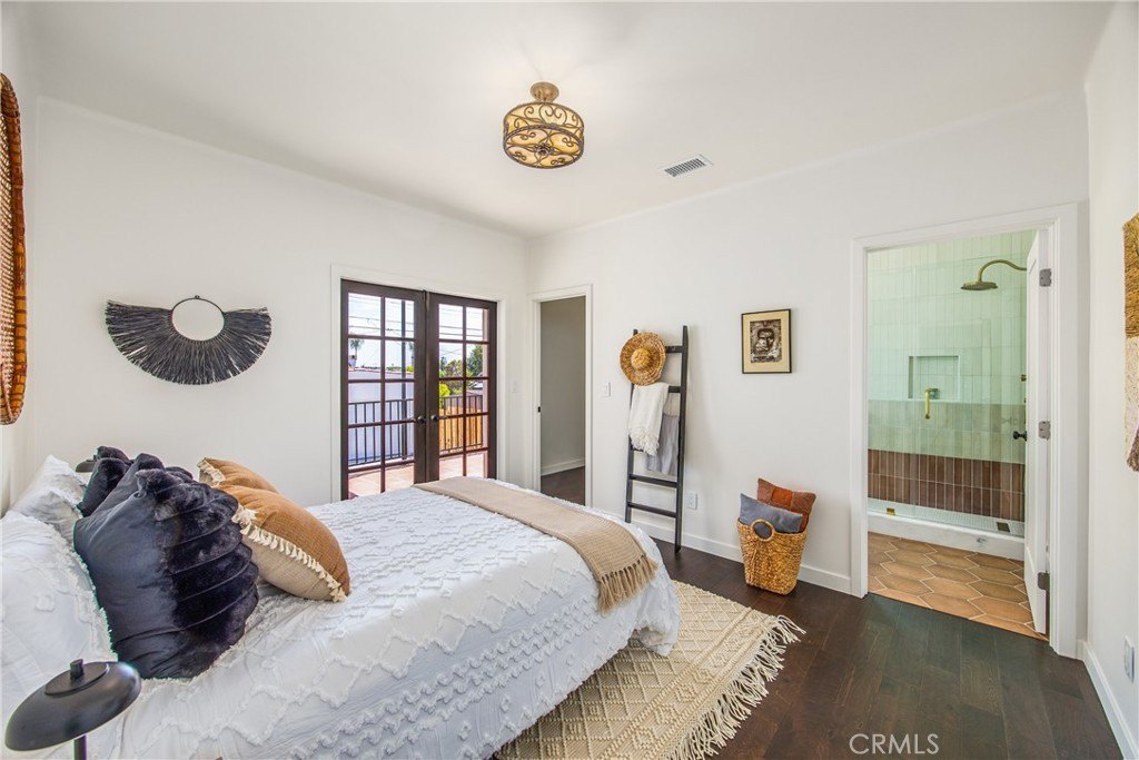 Los Angeles, California, 90043, United States, 3 Bedrooms Bedrooms, ,2 BathroomsBathrooms,Residential,For Sale,1986157