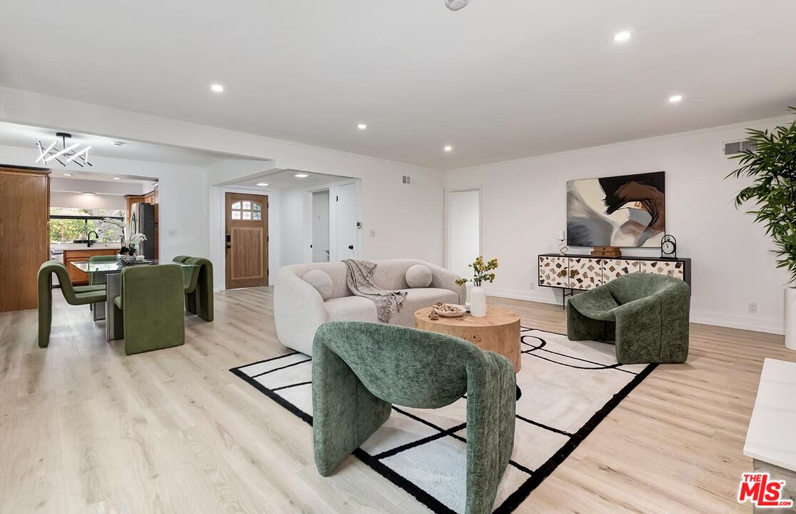 Los Angeles, California, 90064, United States, 3 Bedrooms Bedrooms, ,2 BathroomsBathrooms,Residential,For Sale,1777643