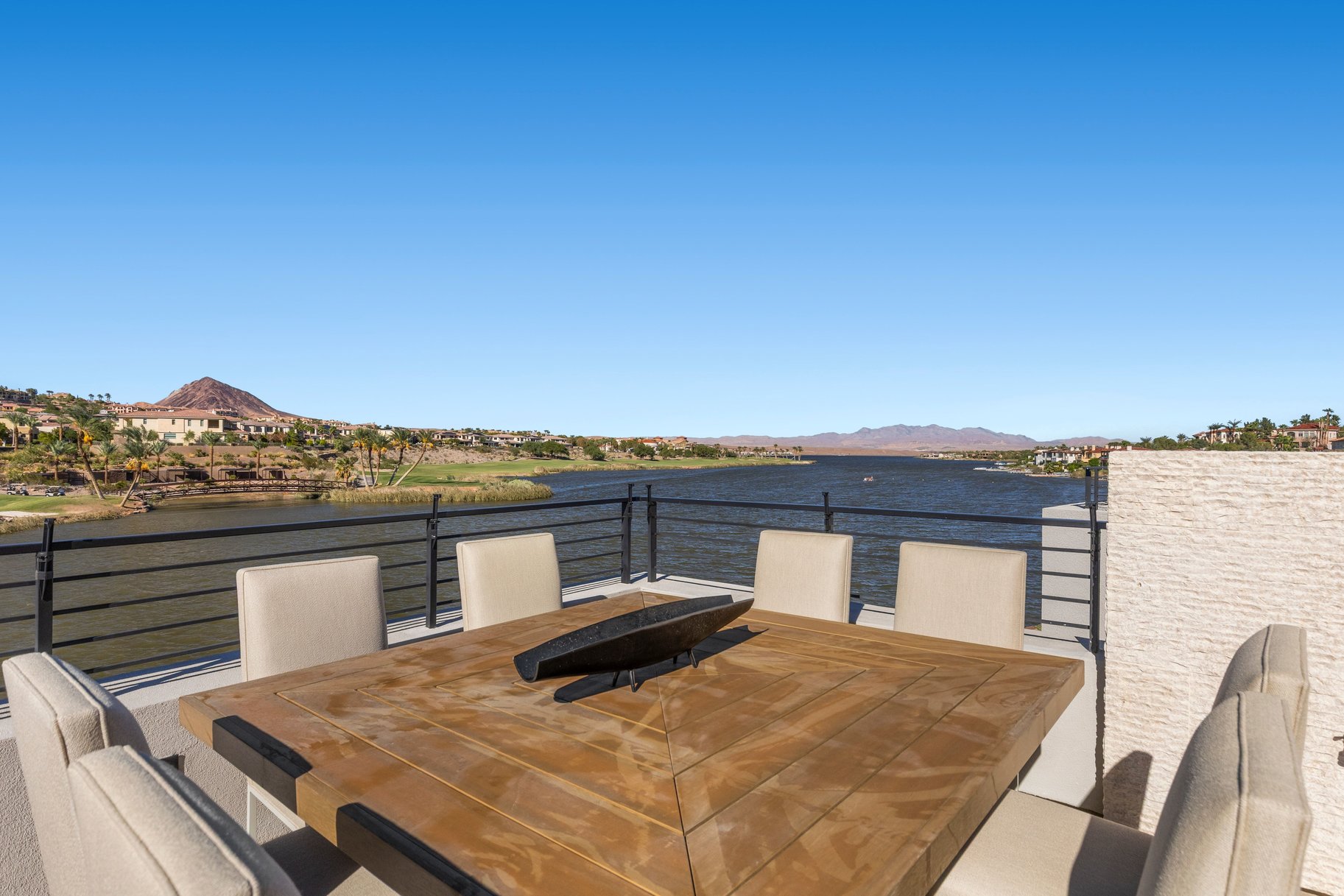  An Extraordinary Expression of Waterfront Luxury - 物件實景