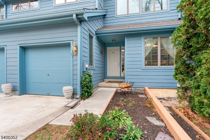 Lambertville City, New Jersey, 08530, United States, 3 Bedrooms Bedrooms, ,3 BathroomsBathrooms,Residential,For Sale,2002902