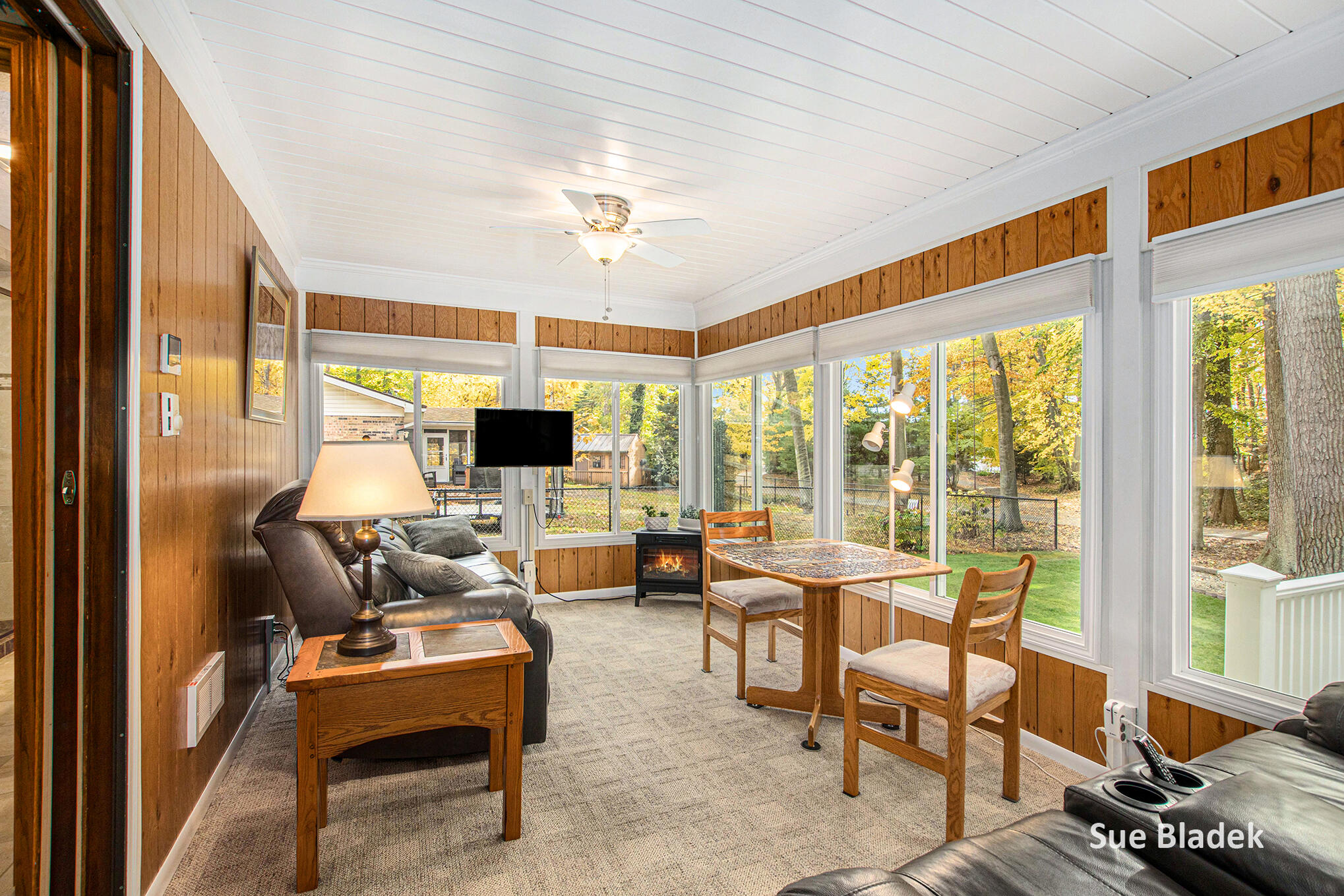 Holland, Michigan, 49424, United States, 3 Bedrooms Bedrooms, ,3 BathroomsBathrooms,Residential,For Sale,1989003