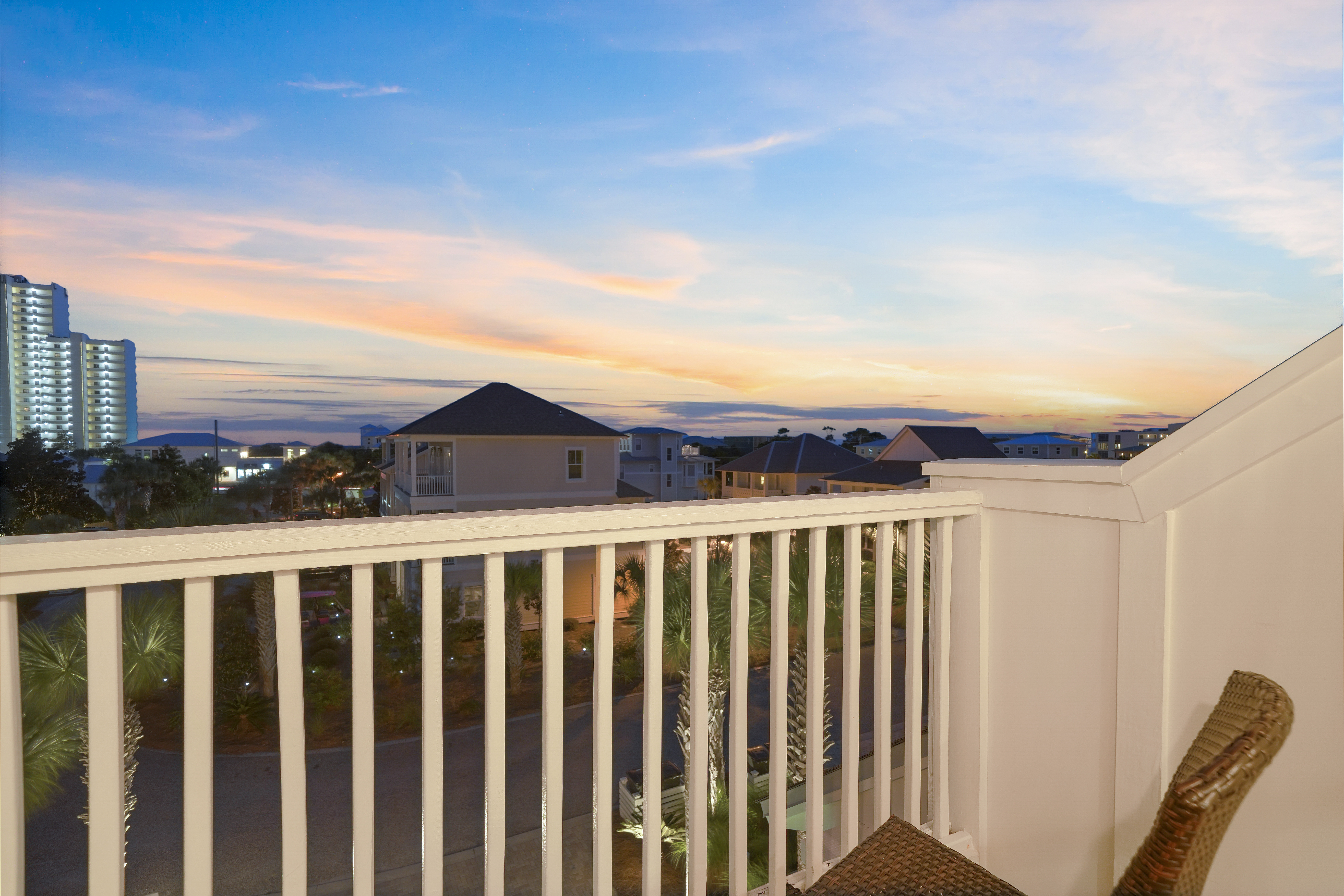  Versatile Multi-Level Retreat with Gulf Views & Pergola Deck - 物件實景