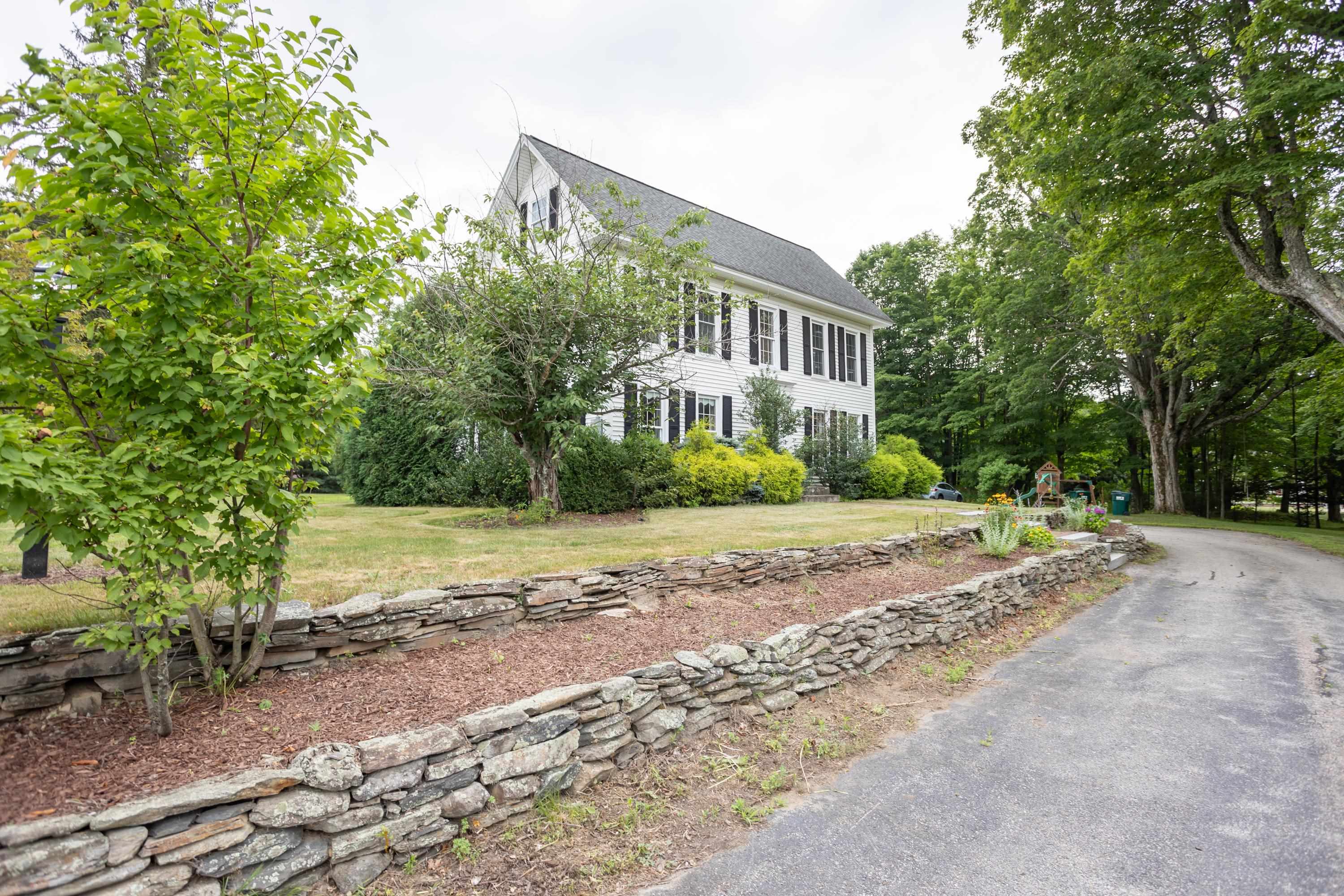 Hollis, New Hampshire, 03049, United States, 4 Bedrooms Bedrooms, ,4 BathroomsBathrooms,Residential,For Sale,1895545