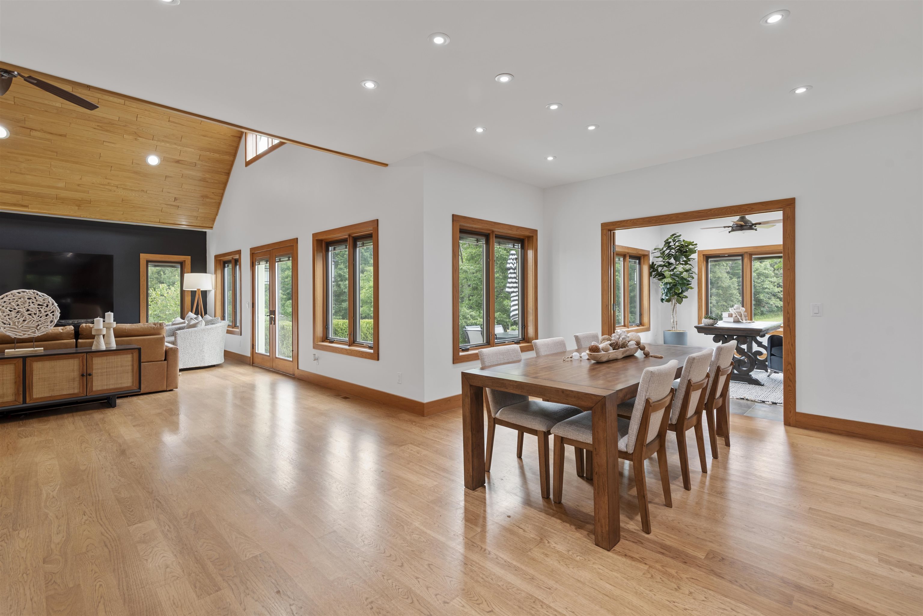 Avoca, Wisconsin, 53506, United States, 3 Bedrooms Bedrooms, ,4 BathroomsBathrooms,Residential,For Sale,1895039