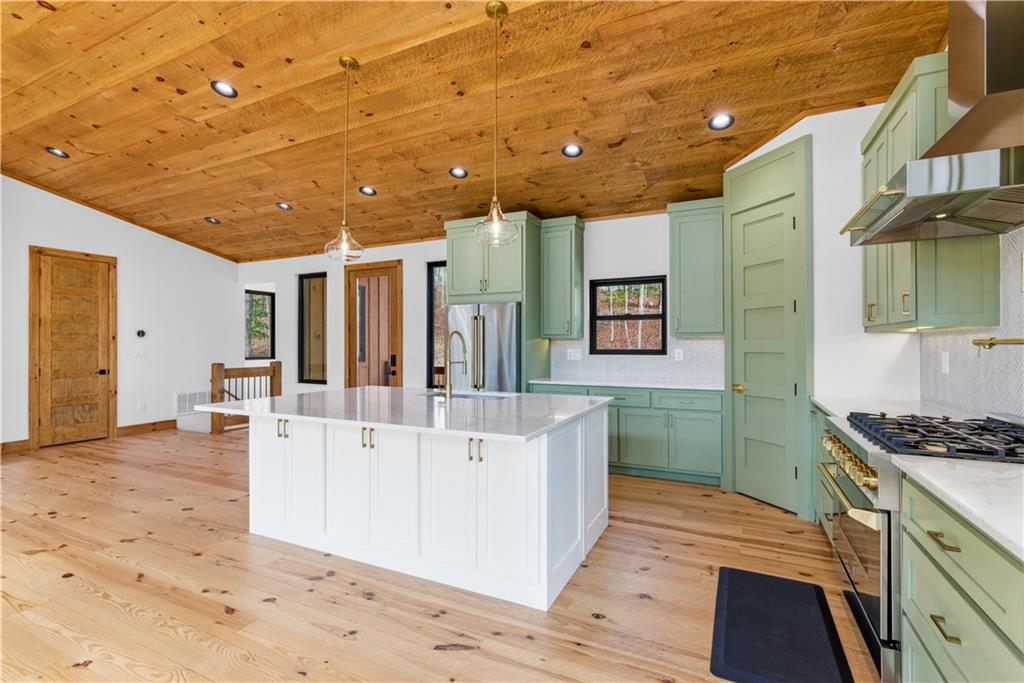 Morganton, Georgia, 30560, United States, 3 Bedrooms Bedrooms, ,4 BathroomsBathrooms,Residential,For Sale,2037777