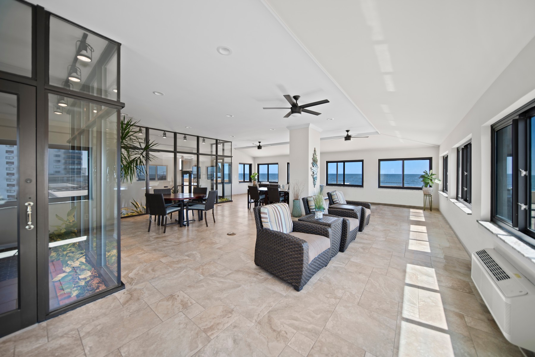  Premier Oceanfront Living - 物件實景