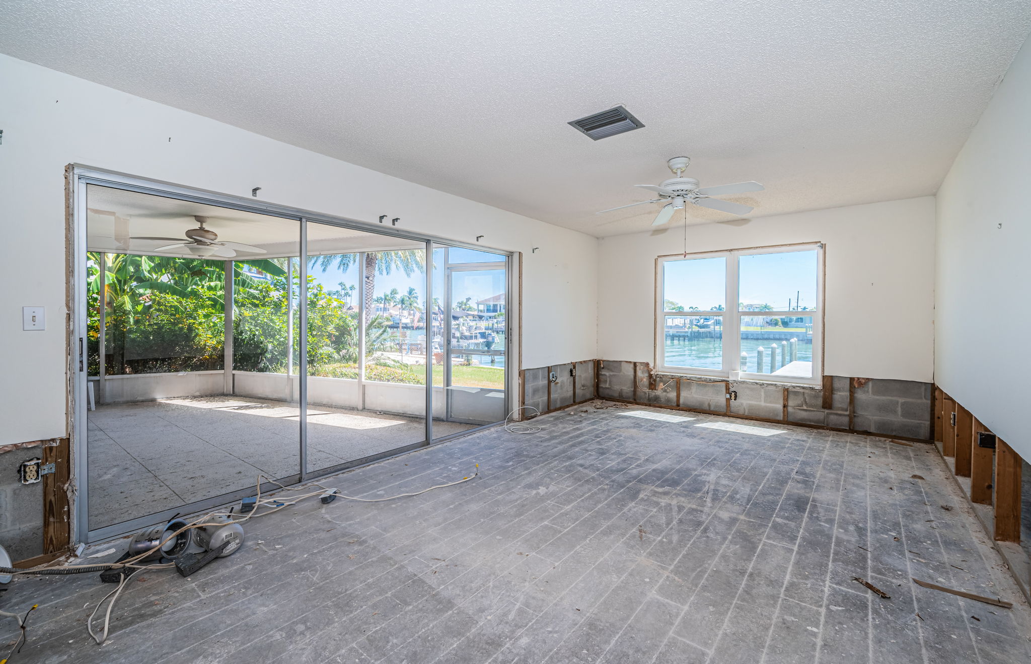 Treasure Island, Florida, 33706, United States, 3 Bedrooms Bedrooms, ,2 BathroomsBathrooms,Residential,For Sale,1976468