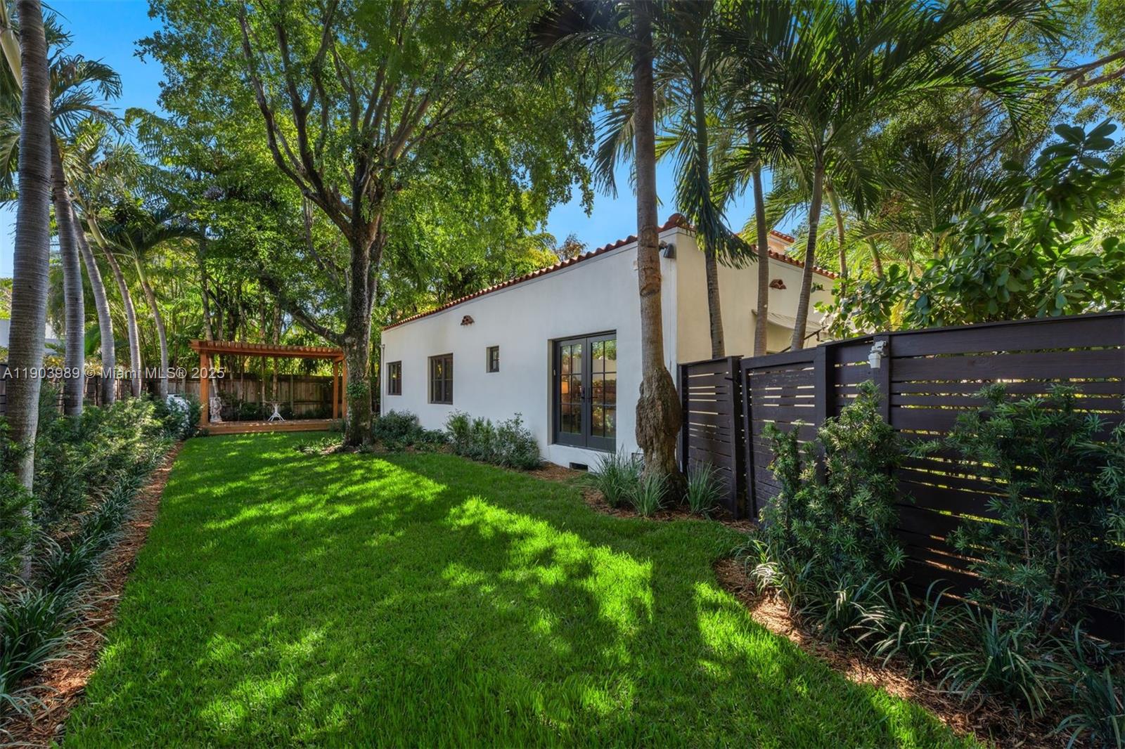 Miami, Florida, 33133, United States, 4 Bedrooms Bedrooms, ,4 BathroomsBathrooms,Residential,For Sale,1994677