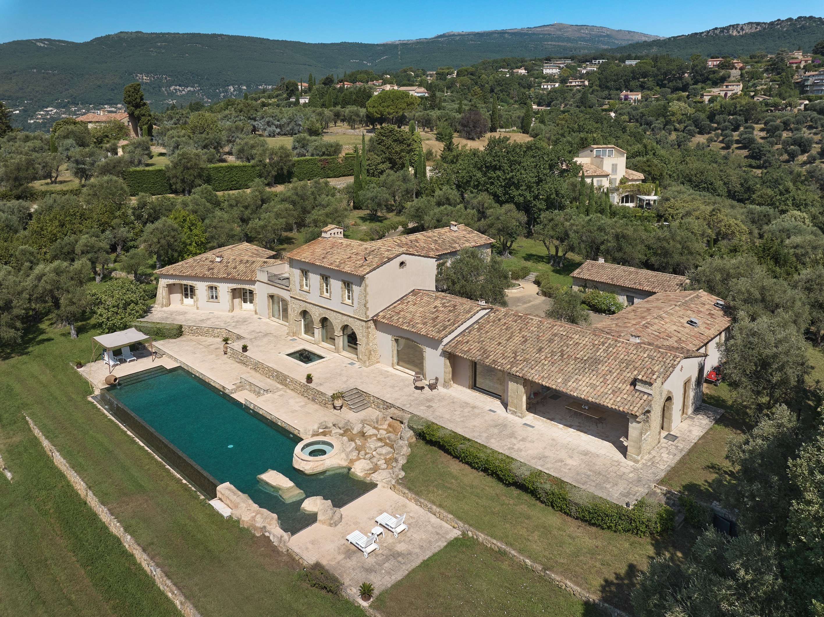  Luxury estate in Châteauneuf-Grasse with panoramic sea views, 625 sqm residence - 物件實景