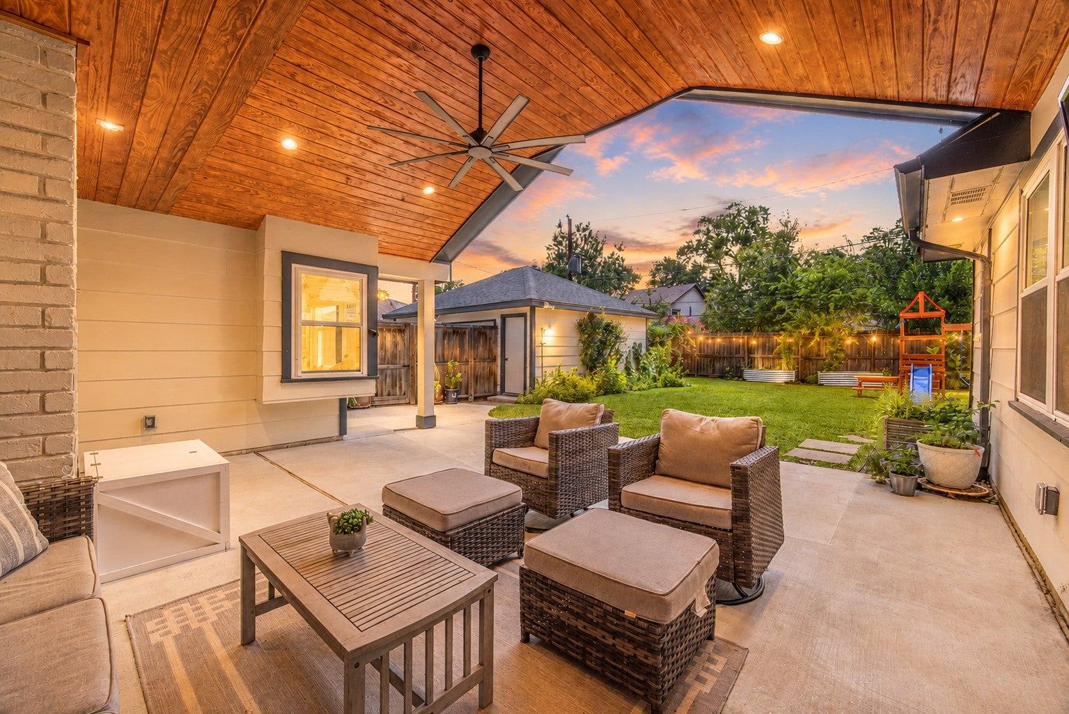 Shadowdale Dr, Houston, TX 77043