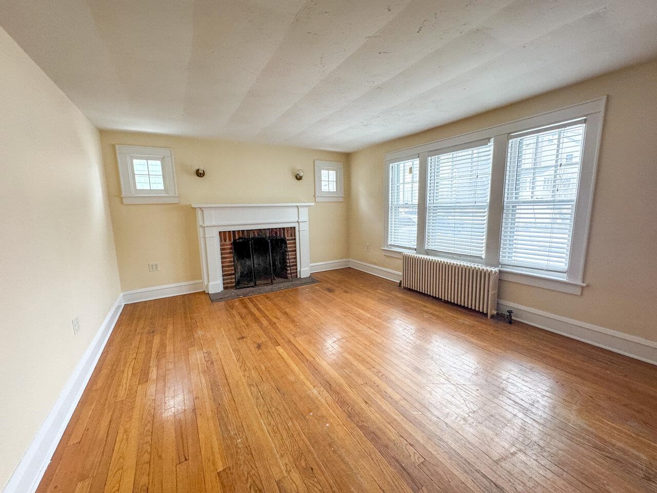 Burlington, Vermont, 05401, United States, 6 Bedrooms Bedrooms, ,2 BathroomsBathrooms,Residential,For Sale,1729174