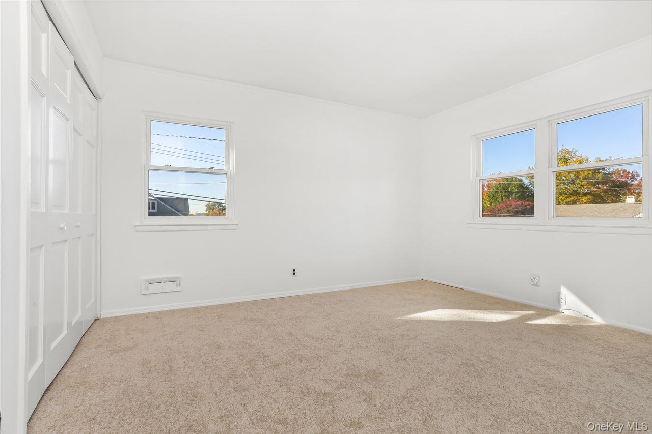 Yonkers, New York, 10710, United States, 4 Bedrooms Bedrooms, ,2 BathroomsBathrooms,Residential,For Sale,1991098