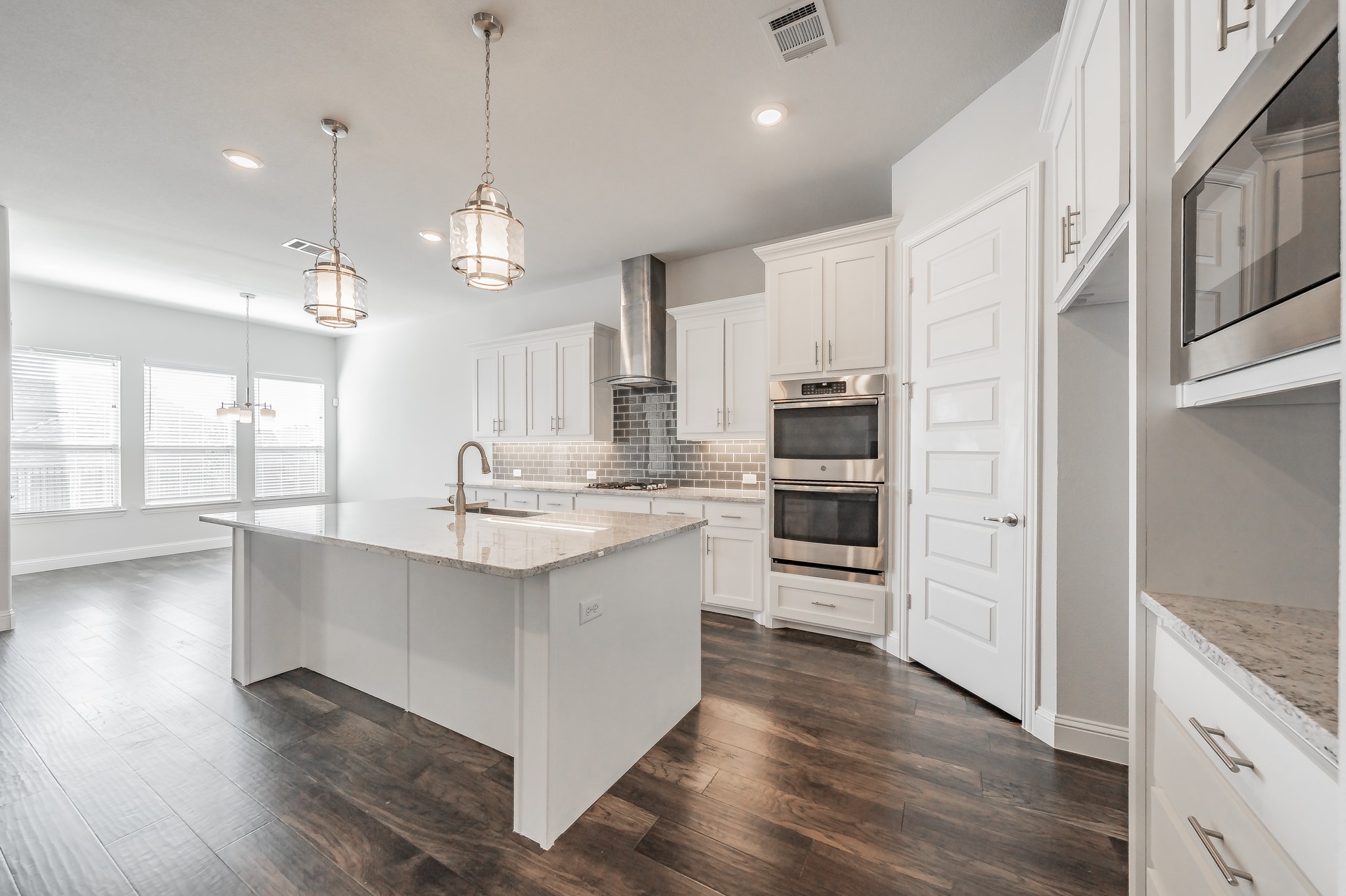 Flower Mound, Texas, 76262, United States, 5 Bedrooms Bedrooms, ,4 BathroomsBathrooms,Residential,For Sale,1991045