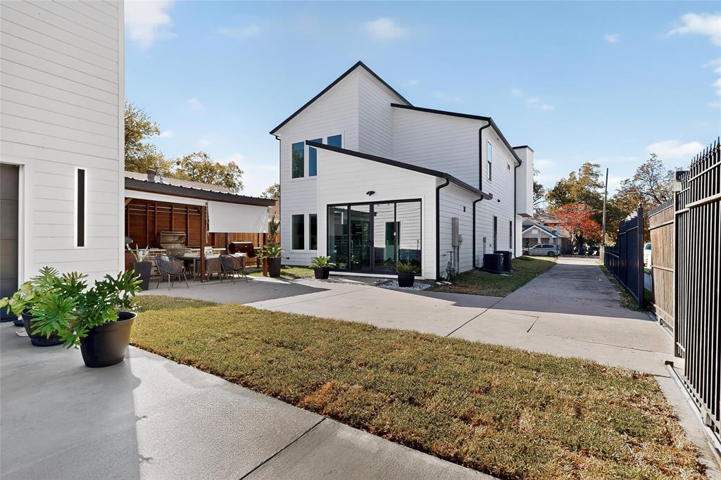 Dallas, Texas, 75223, United States, 6 Bedrooms Bedrooms, ,6 BathroomsBathrooms,Residential,For Sale,1993905