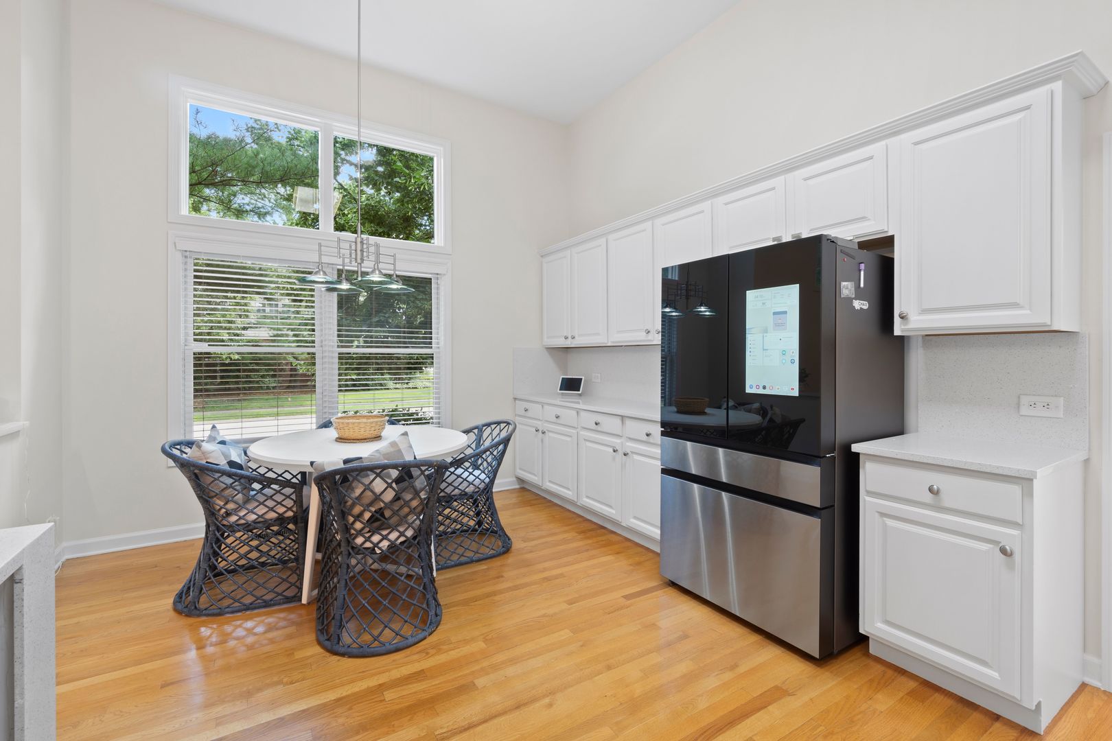 Glenview, Illinois, 60026, United States, 4 Bedrooms Bedrooms, ,4 BathroomsBathrooms,Residential,For Sale,1896408
