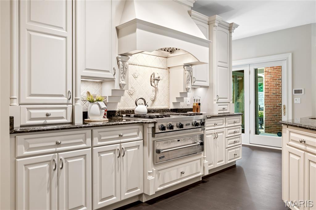 Town and Country, Missouri, 63141, United States, 5 Bedrooms Bedrooms, ,7 BathroomsBathrooms,Residential,For Sale,1966685