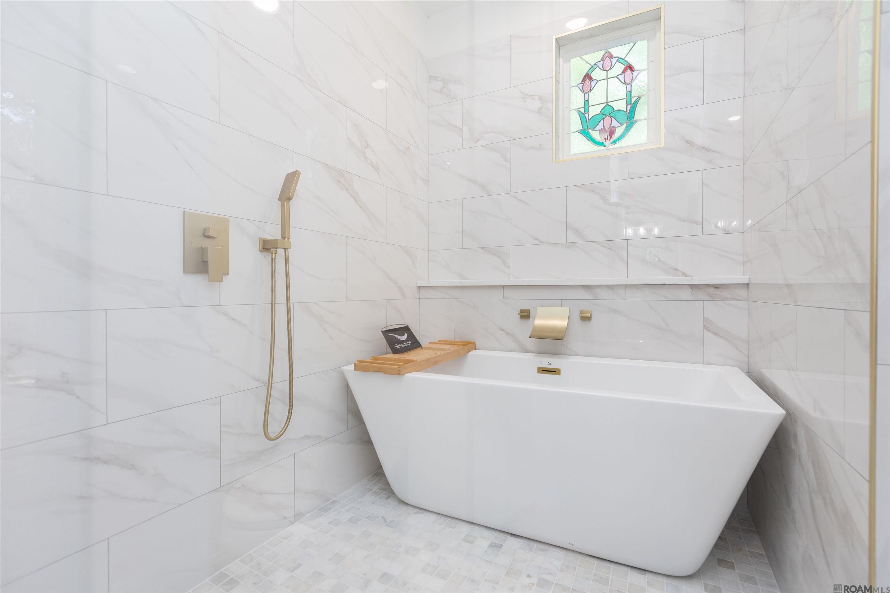 Baton Rouge, Louisiana, 70817, United States, 5 Bedrooms Bedrooms, ,4 BathroomsBathrooms,Residential,For Sale,1984389