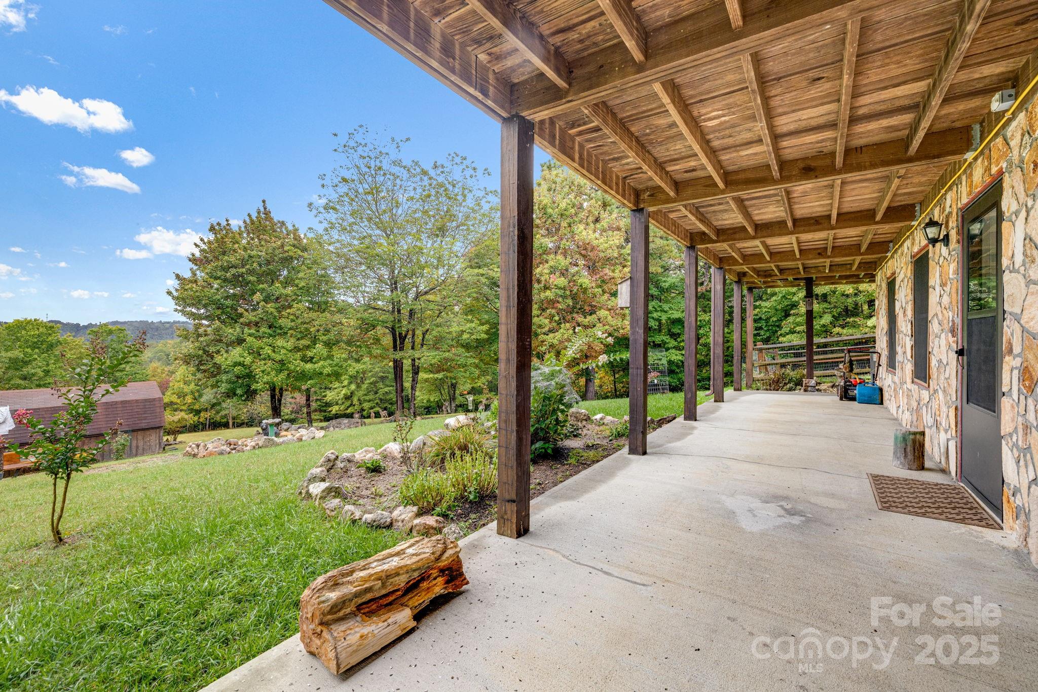 Spruce Pine, North Carolina, 28777, United States, 3 Bedrooms Bedrooms, ,3 BathroomsBathrooms,Residential,For Sale,1991683