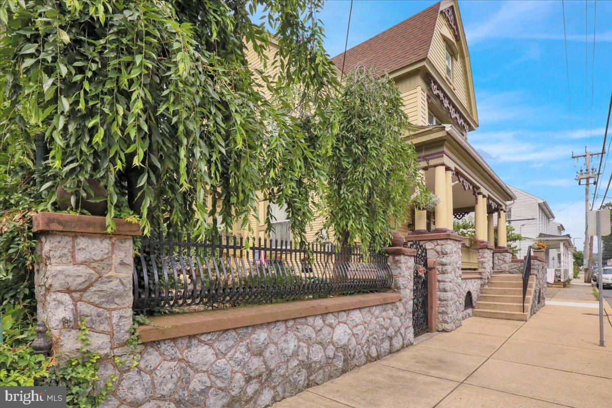 Manheim, Pennsylvania, 17545, United States, 6 Bedrooms Bedrooms, ,8 BathroomsBathrooms,Residential,For Sale,1896454