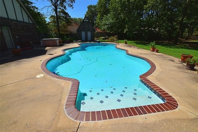 Tahlequah, Oklahoma, 74464, United States, 4 Bedrooms Bedrooms, ,4 BathroomsBathrooms,Residential,For Sale,1975818