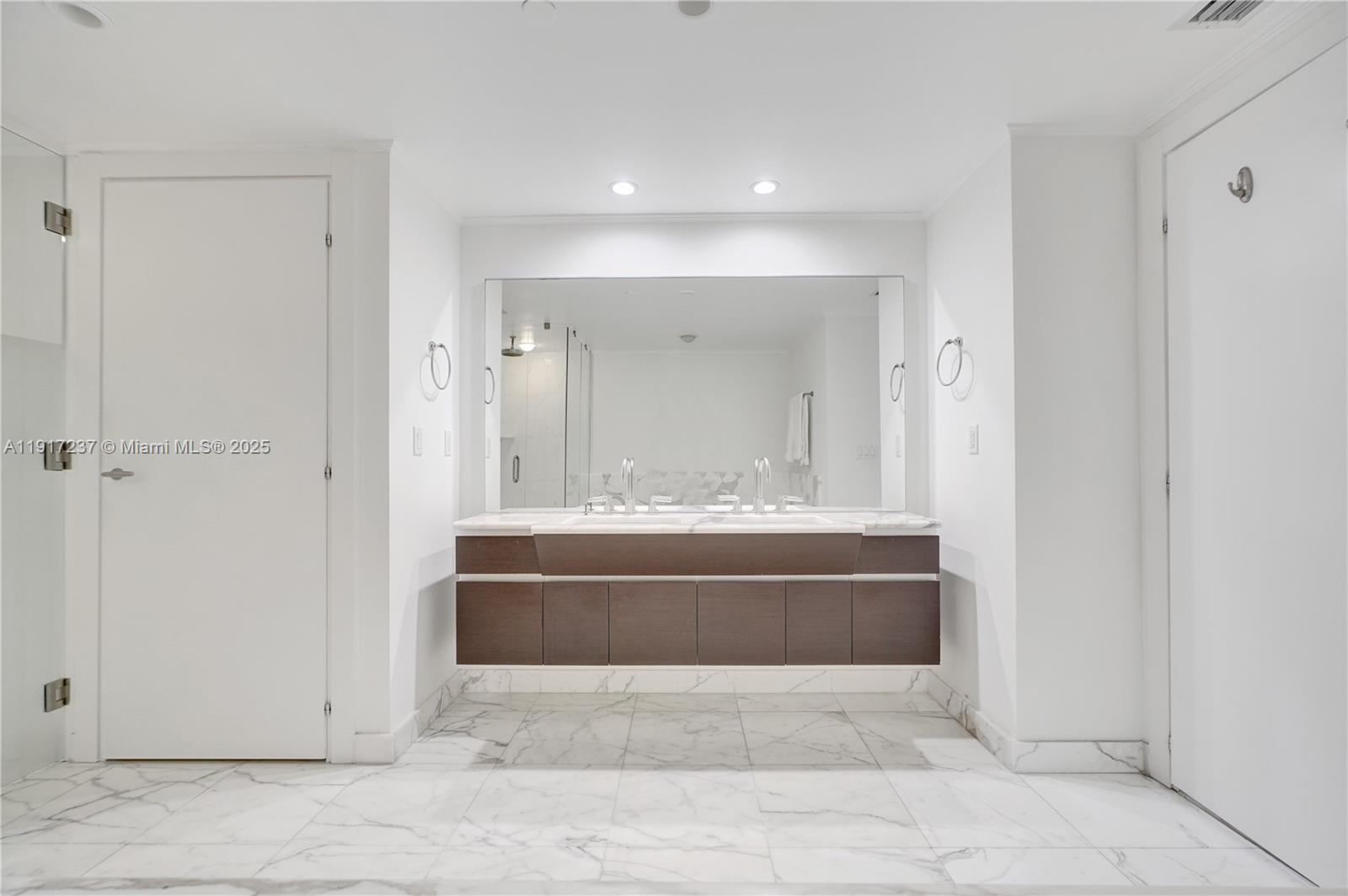 Miami, Florida, 33133, United States, 2 Bedrooms Bedrooms, ,3 BathroomsBathrooms,Residential,For Sale,1996183