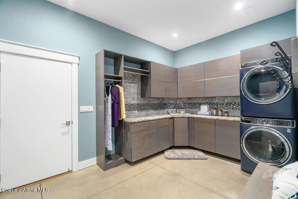 Sandpoint, Idaho, 83864, United States, 4 Bedrooms Bedrooms, ,3 BathroomsBathrooms,Residential,For Sale,1983378