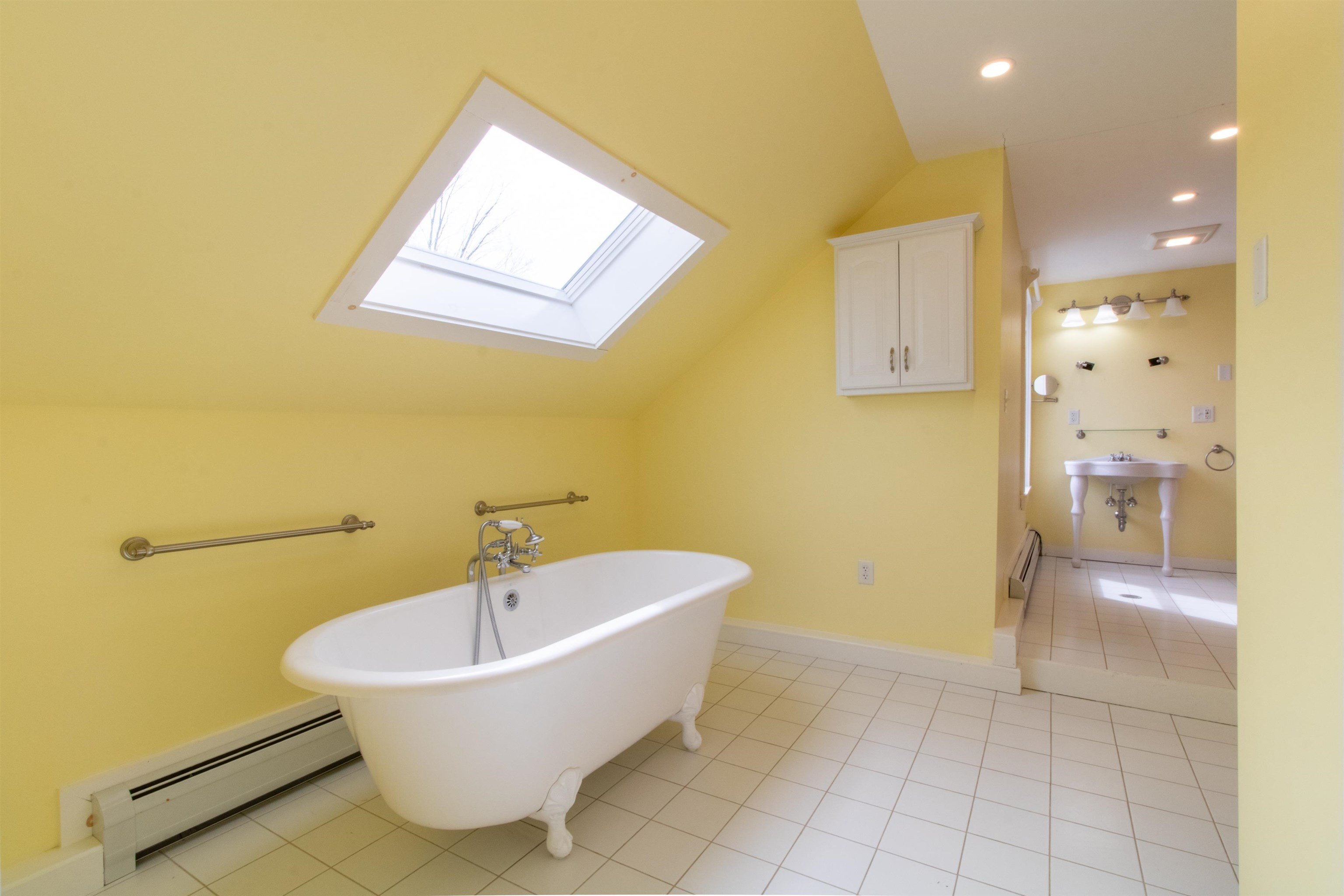 Charleston, Vermont, 05872, United States, 3 Bedrooms Bedrooms, ,2 BathroomsBathrooms,Residential,For Sale,1998791