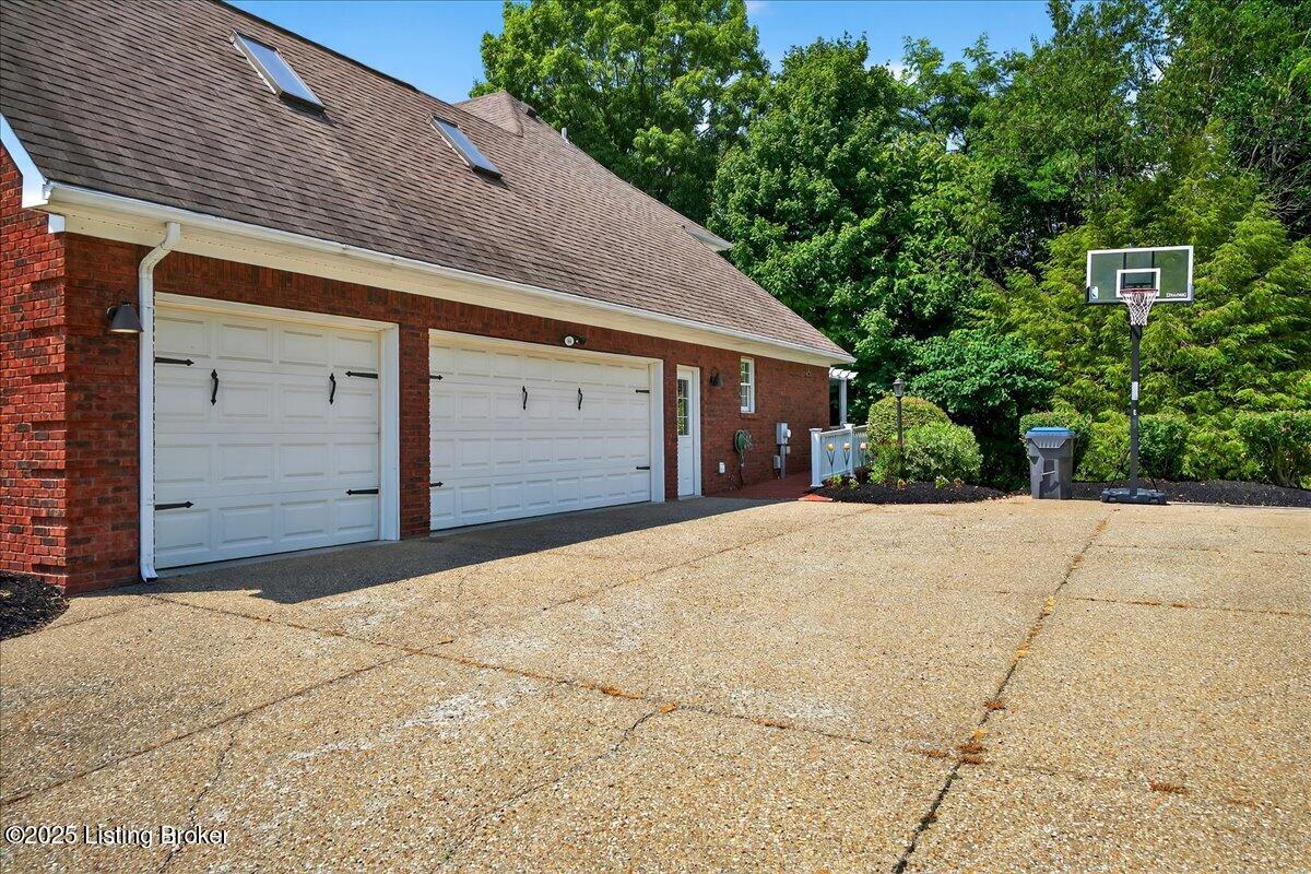 Louisville, Kentucky, 40214, United States, 4 Bedrooms Bedrooms, ,4 BathroomsBathrooms,Residential,For Sale,1911574