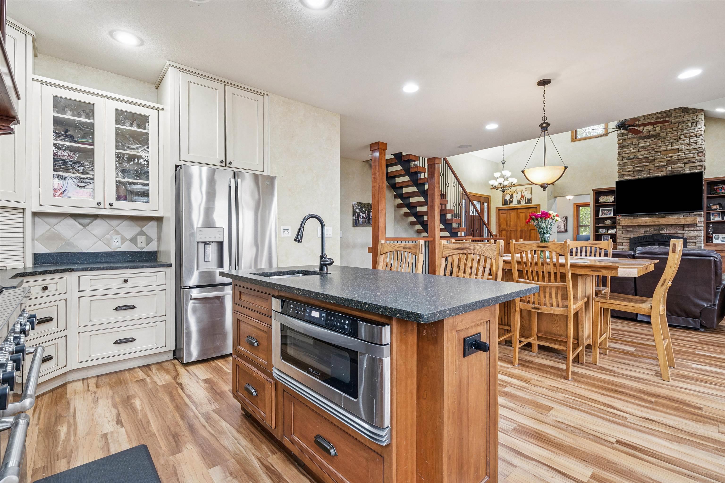 Waverly, Iowa, 50677, United States, 4 Bedrooms Bedrooms, ,4 BathroomsBathrooms,Residential,For Sale,1974808