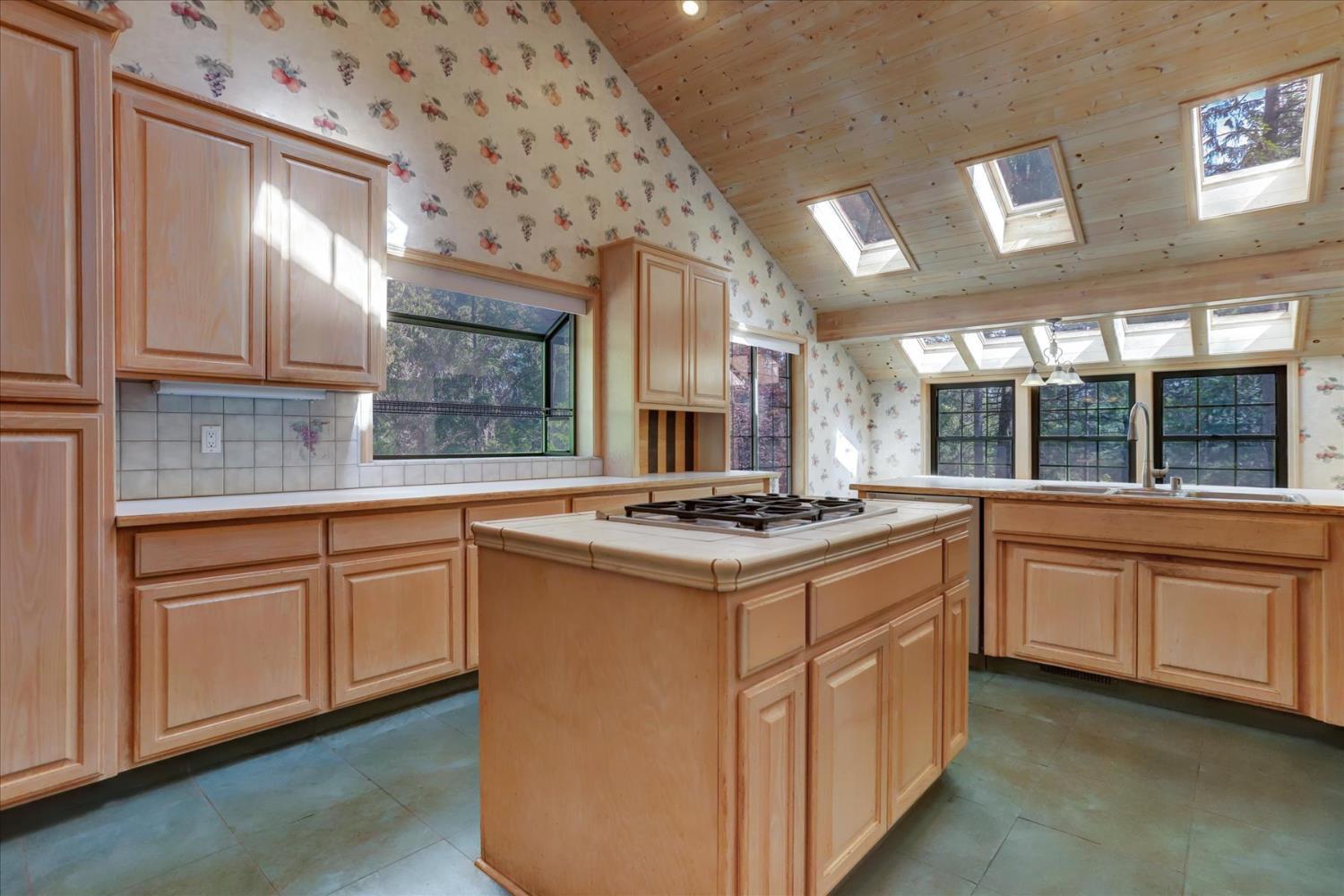 Nevada City, California, 95959, United States, 3 Bedrooms Bedrooms, ,4 BathroomsBathrooms,Residential,For Sale,1977718