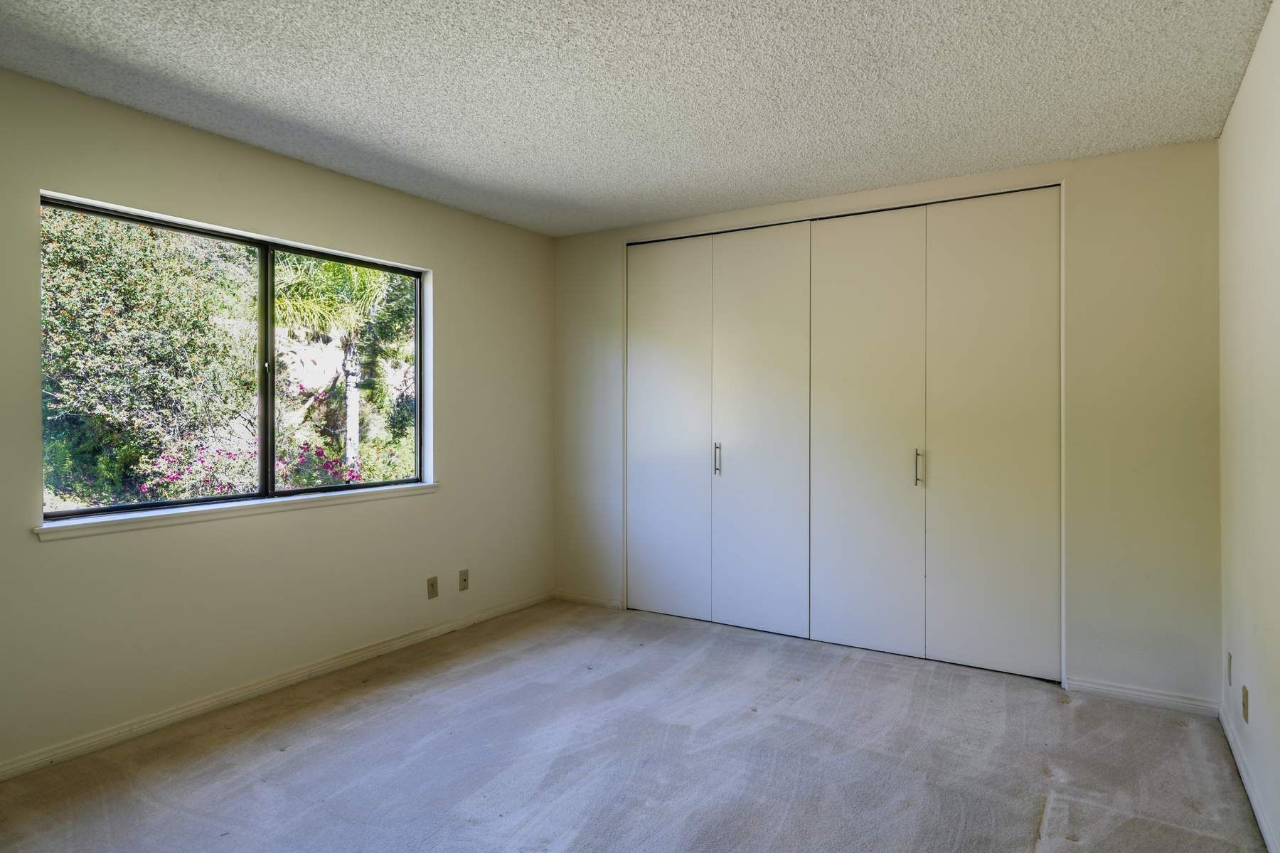  2440 Flintridge Drive - 物件實景
