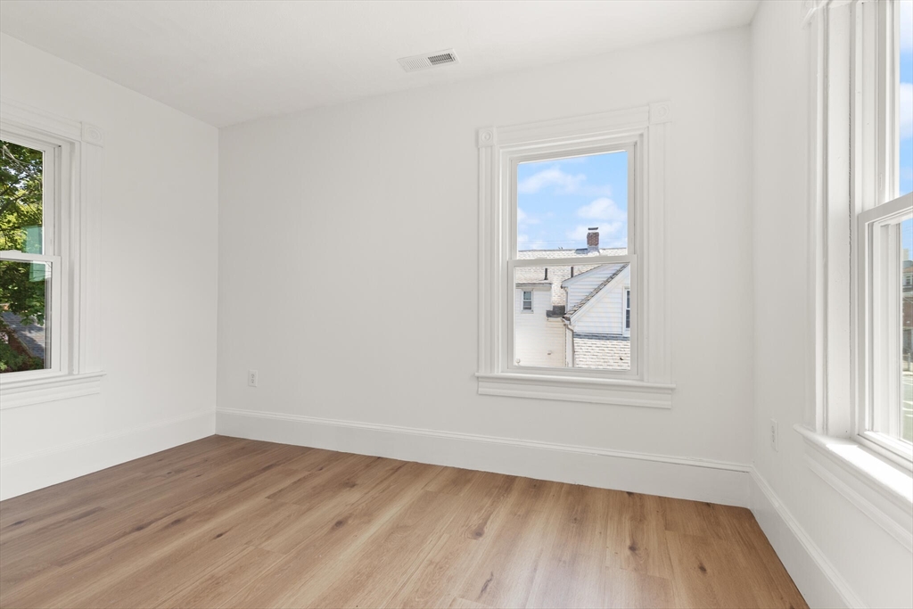 Quincy, Massachusetts, 02169, United States, 3 Bedrooms Bedrooms, ,2 BathroomsBathrooms,Residential,For Sale,1943561