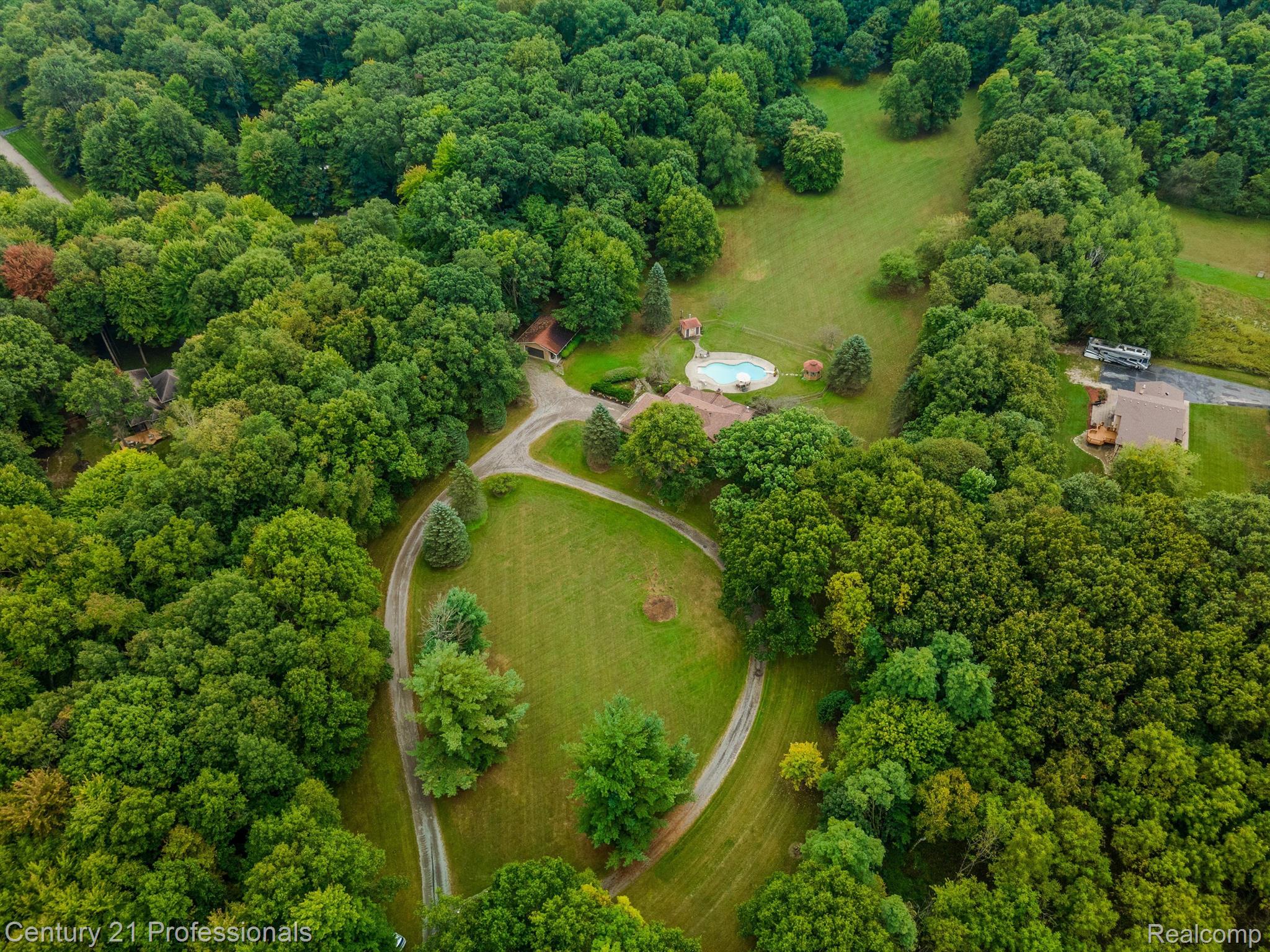 Holly, Michigan, 48442, United States, 4 Bedrooms Bedrooms, ,4 BathroomsBathrooms,Residential,For Sale,1943640