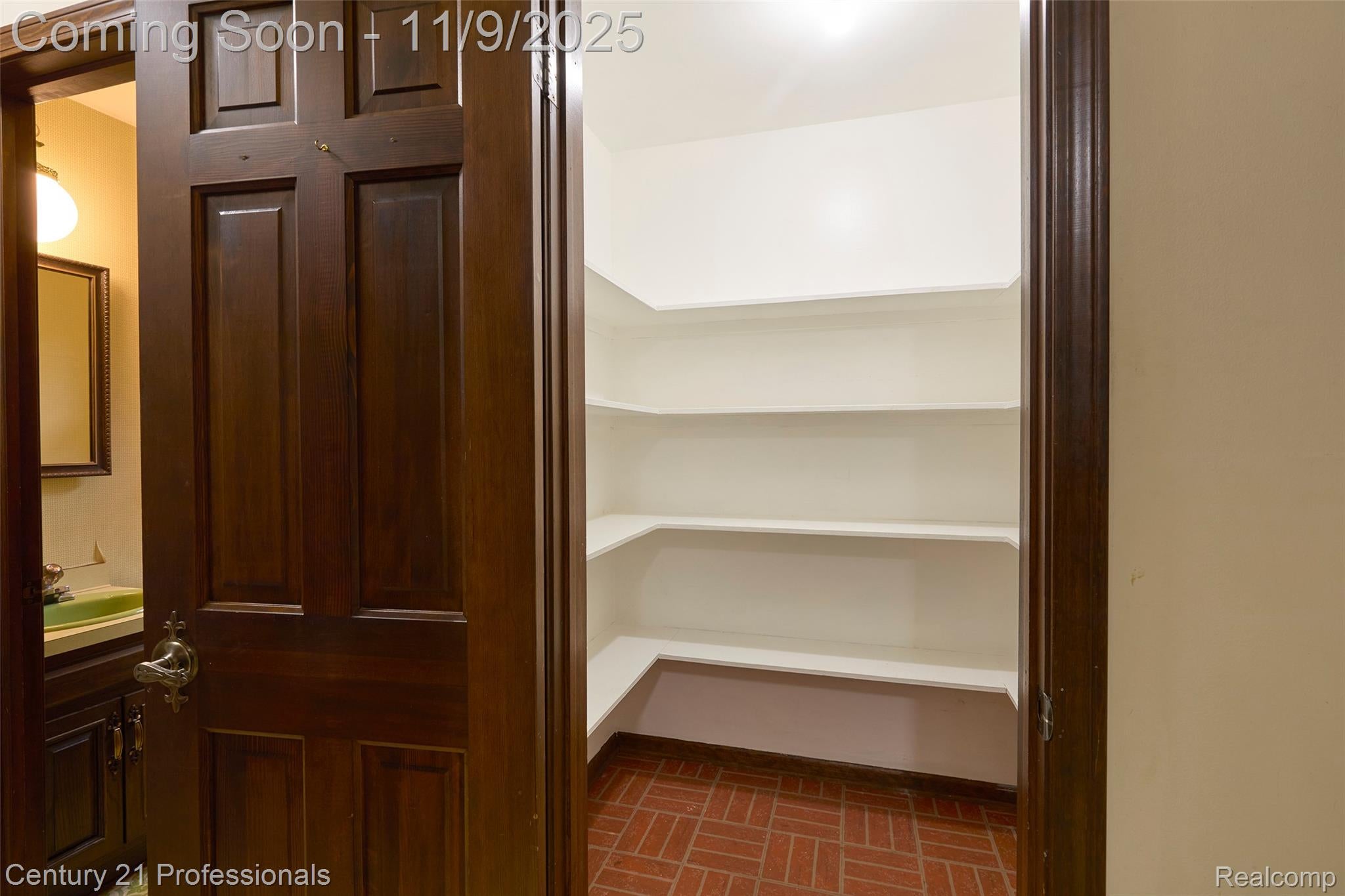 Rochester, Michigan, 48306, United States, 5 Bedrooms Bedrooms, ,6 BathroomsBathrooms,Residential,For Sale,1987117