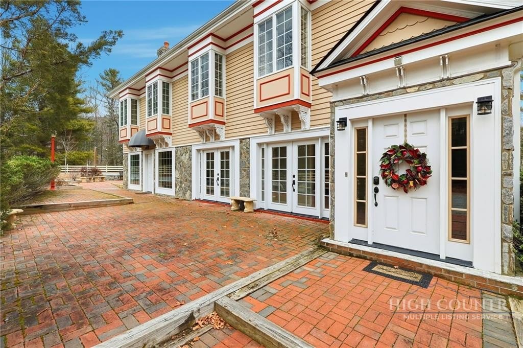 Banner Elk, North Carolina, 28604, United States, 4 Bedrooms Bedrooms, ,5 BathroomsBathrooms,Residential,For Sale,2020475