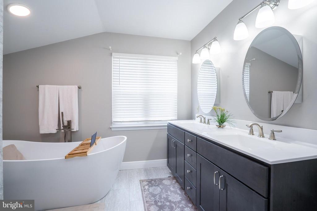 Princeton, New Jersey, 08540, United States, 4 Bedrooms Bedrooms, ,3 BathroomsBathrooms,Residential,For Sale,1977761