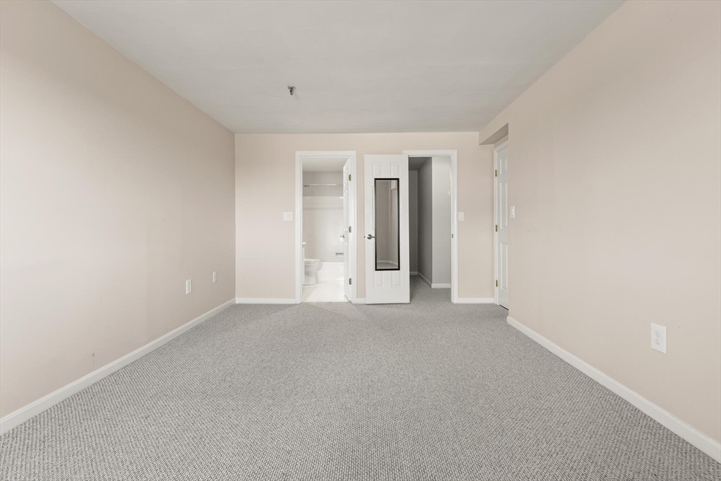 Medford, Massachusetts, 02155, United States, 2 Bedrooms Bedrooms, ,2 BathroomsBathrooms,Residential,For Sale,1934966