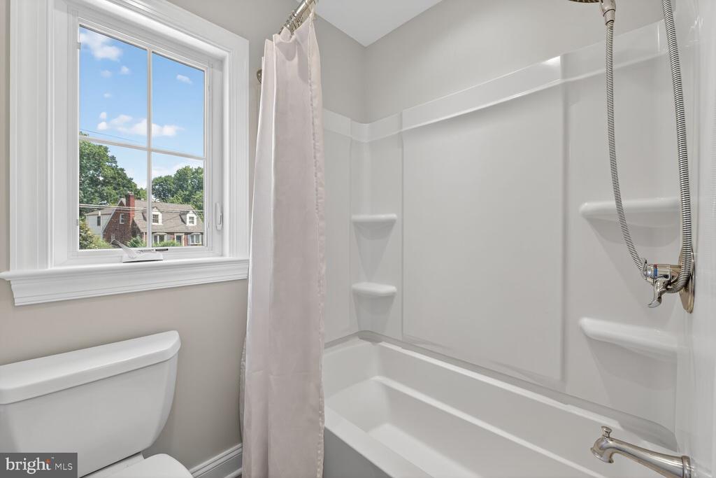 Arlington, Virginia, 22213, United States, 5 Bedrooms Bedrooms, ,5 BathroomsBathrooms,Residential,For Sale,1982488