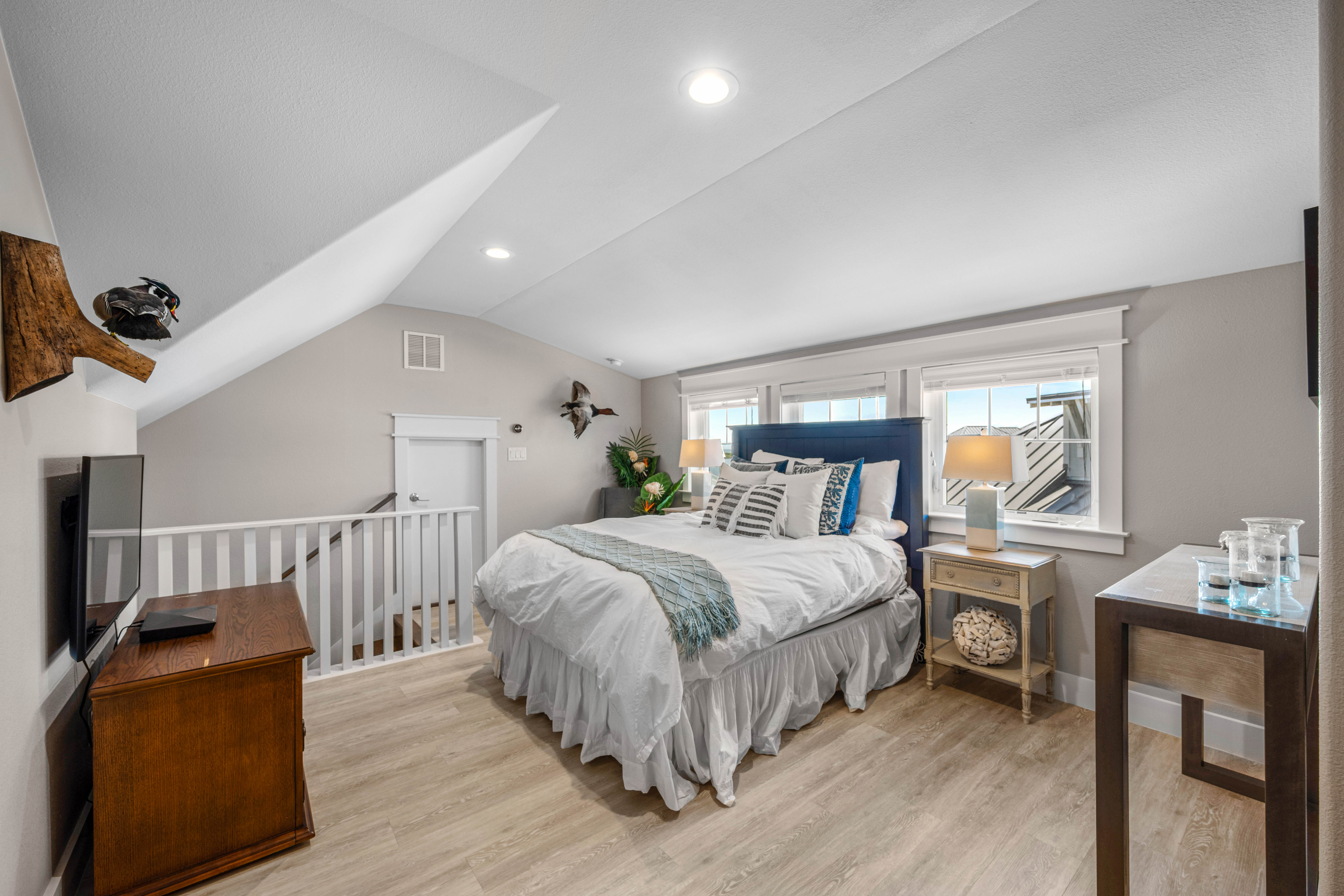  Relaxing 4BR Waterfront Condo - 物件實景