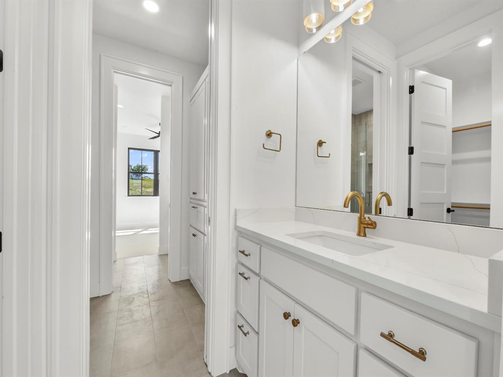 Weatherford, Texas, 76087, United States, 4 Bedrooms Bedrooms, ,4 BathroomsBathrooms,Residential,For Sale,1981455