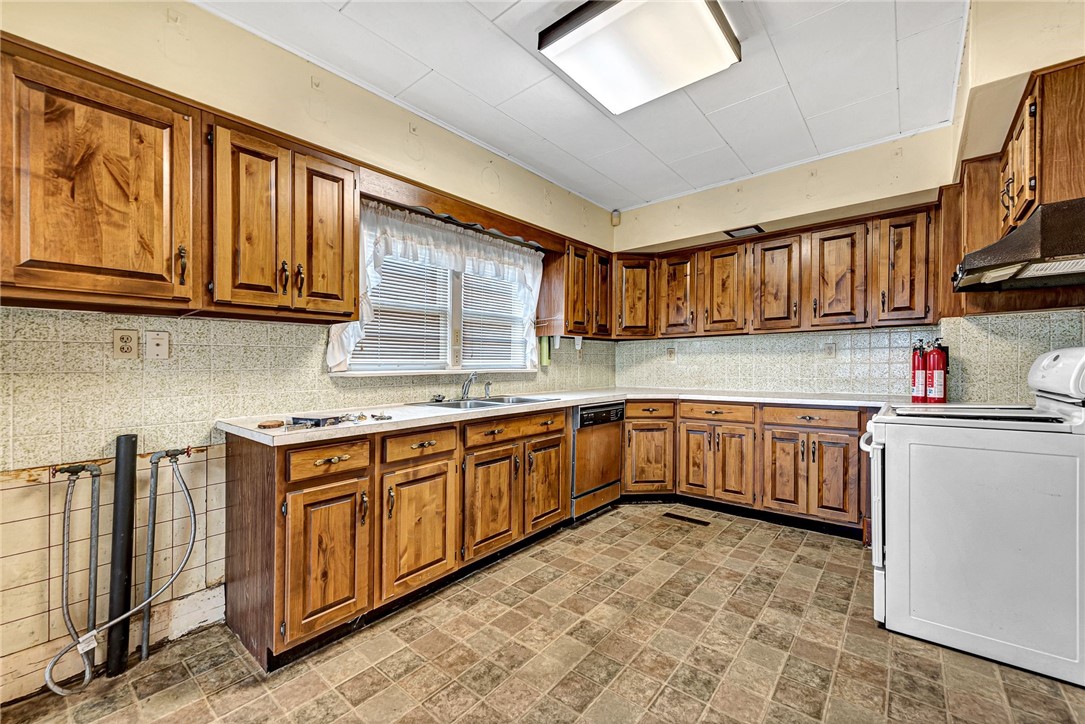 Decatur, Arkansas, 72722, United States, 3 Bedrooms Bedrooms, ,1 BathroomBathrooms,Residential,For Sale,1918783