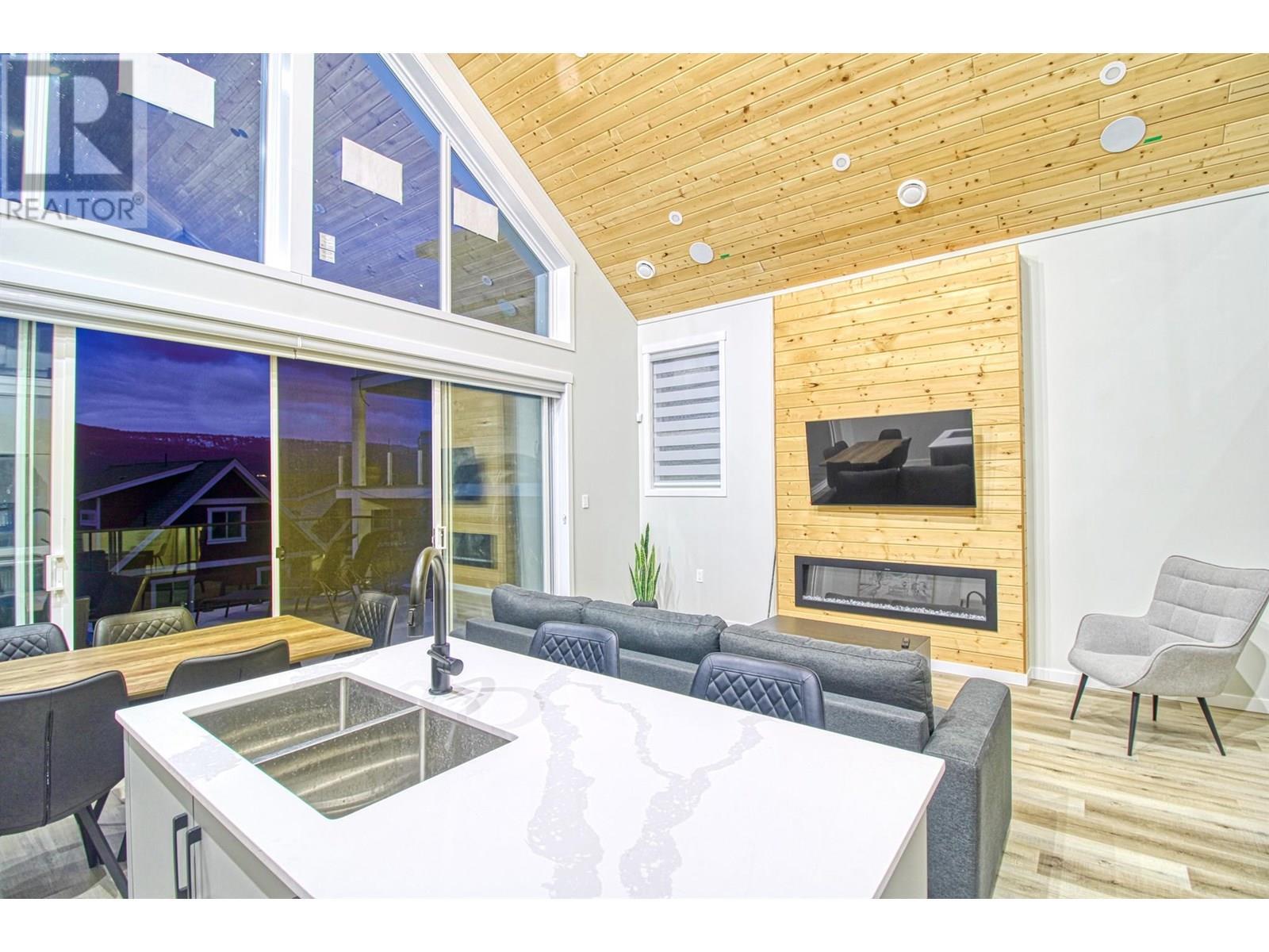 KELOWNA, British Columbia, V1Z 3R8, CA, 3 Bedrooms Bedrooms, ,2 BathroomsBathrooms,Residential,For Sale,1865801