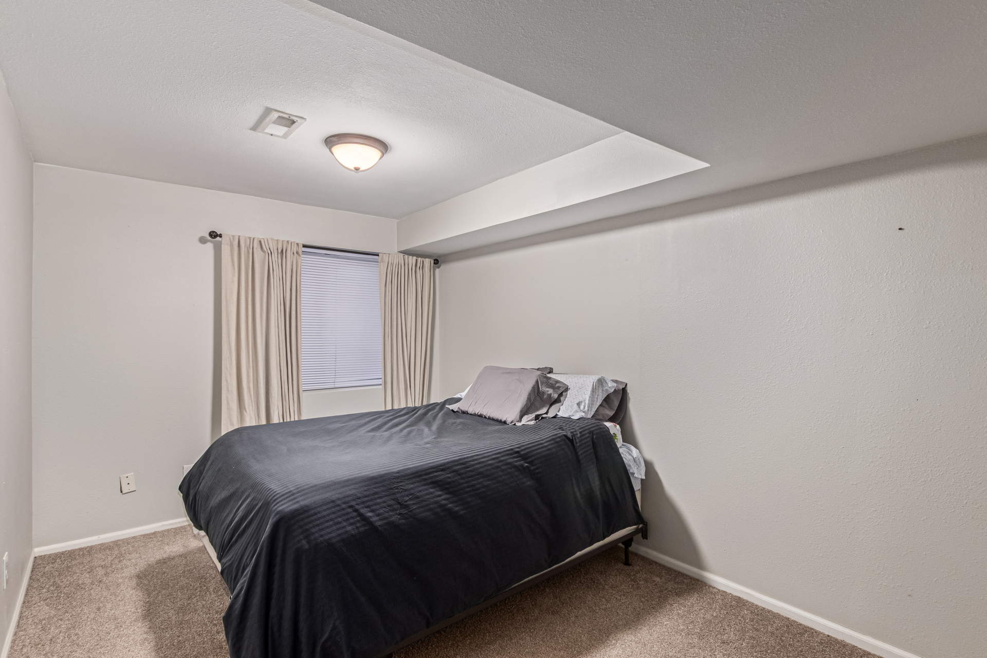 Highlands Ranch, Colorado, 80129, United States, 4 Bedrooms Bedrooms, ,2 BathroomsBathrooms,Residential,For Sale,1987309