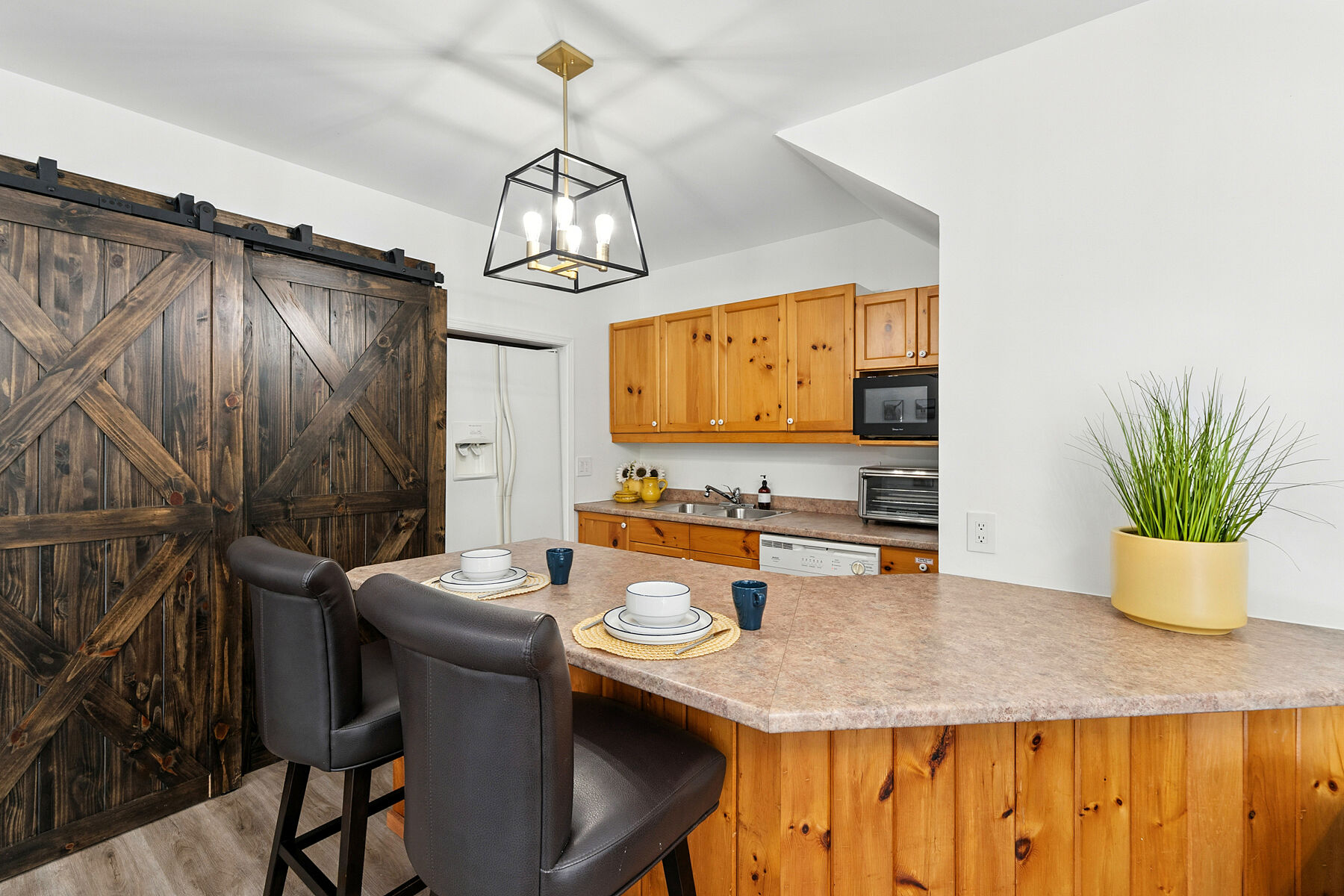  Beautifully Updated Home - 物件實景