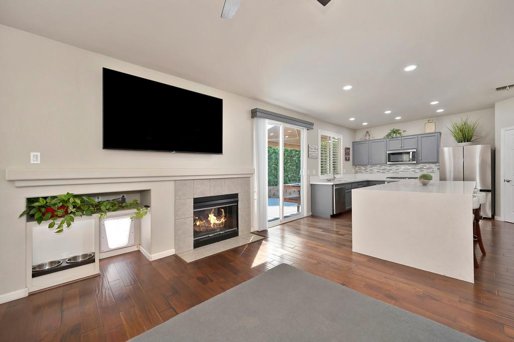 Roseville, California, 95747, United States, 6 Bedrooms Bedrooms, ,4 BathroomsBathrooms,Residential,For Sale,1940337
