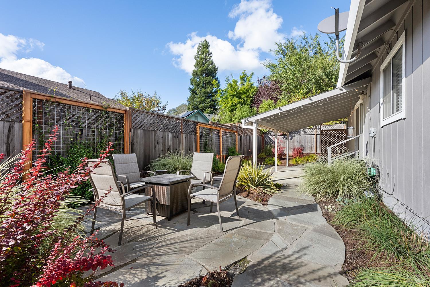 Graton, California, 95444, United States, 3 Bedrooms Bedrooms, ,2 BathroomsBathrooms,Residential,For Sale,1994914