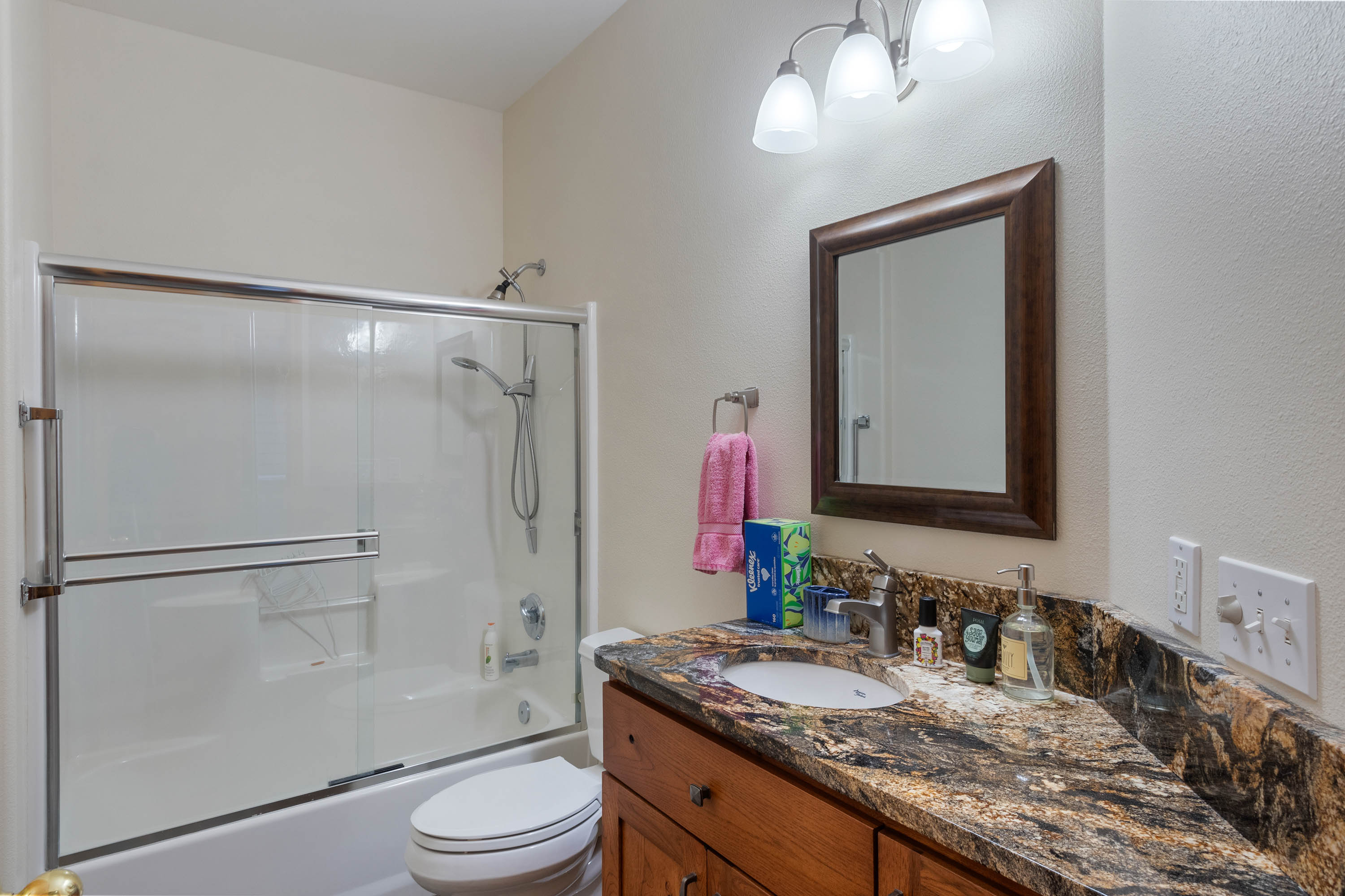 Hope, Idaho, 83836, United States, 2 Bedrooms Bedrooms, ,1 BathroomBathrooms,Residential,For Sale,2010313