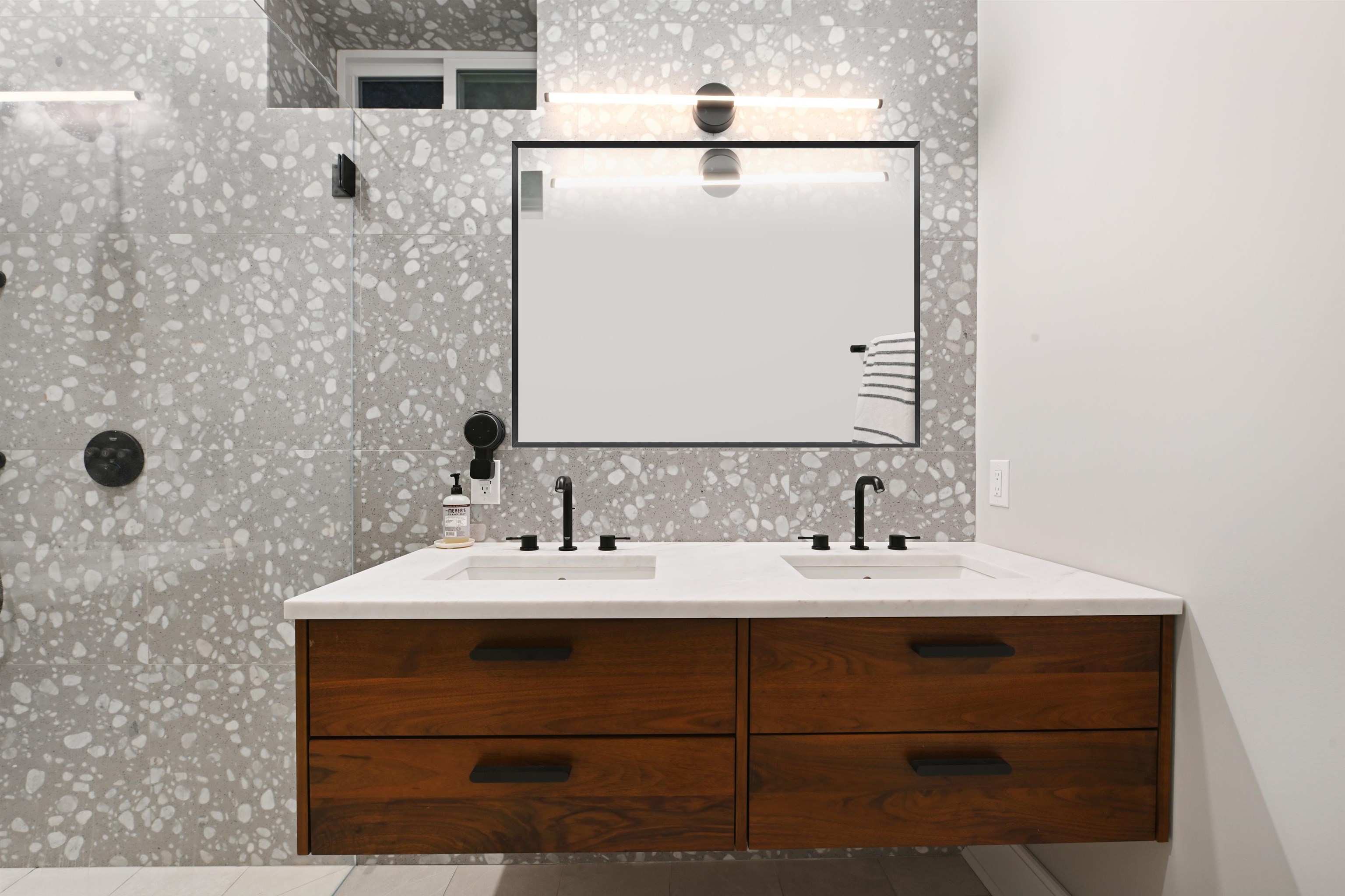 Hoboken, New Jersey, 07030, United States, 3 Bedrooms Bedrooms, ,2 BathroomsBathrooms,Residential,For Sale,1992092