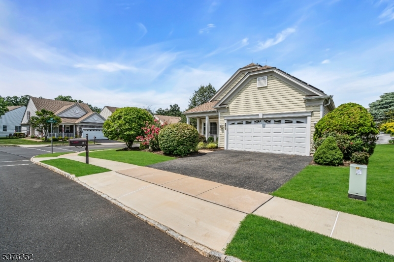 Franklin Twp., New Jersey, 08873, United States, 2 Bedrooms Bedrooms, ,2 BathroomsBathrooms,Residential,For Sale,1911173