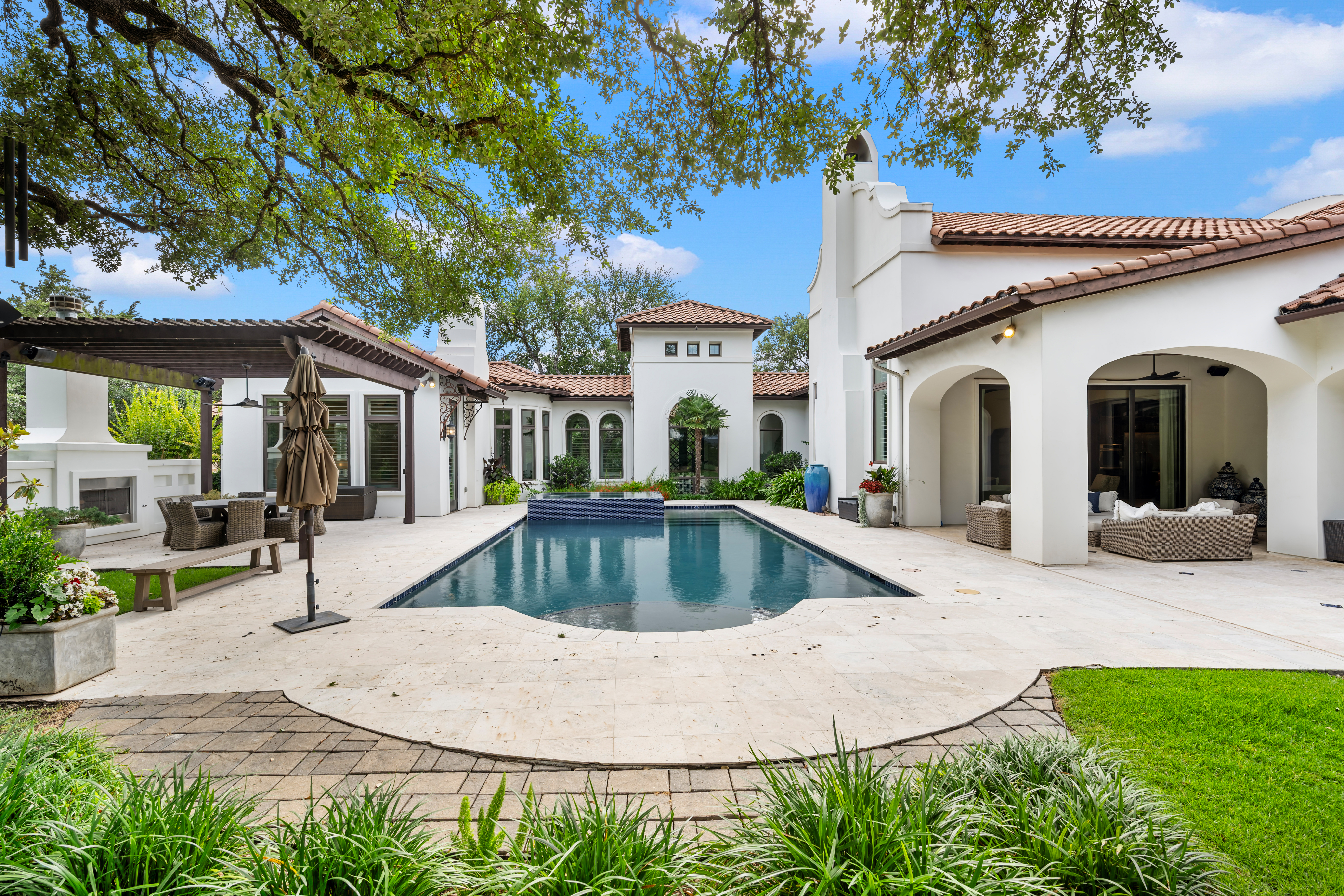  Defined By Timeless Santa Barbara Architecture And Exceptional Craftsmanship - 物件實景
